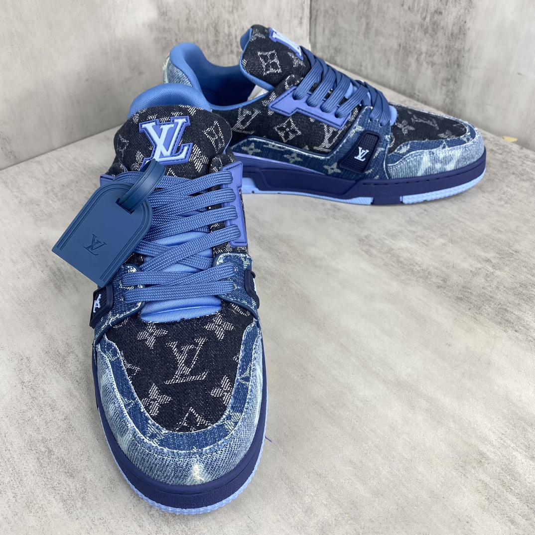 Louis Vuitton 新款上架 2053 Louis*Vuitto* LV Trainer 最新款 大底和面料私模 绝对下血本费心思的一款鞋子 自Vifgil到来之后而设计的这一系列 每一季度都深受众多粉丝的青睐 TPU 大底 包装
