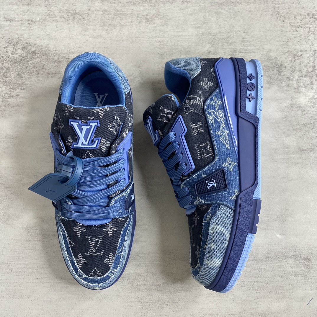 Louis Vuitton 新款上架 2053 Louis*Vuitto* LV Trainer 最新款 大底和面料私模 绝对下血本费心思的一款鞋子 自Vifgil到来之后而设计的这一系列 每一季度都深受众多粉丝的青睐 TPU 大底 包装