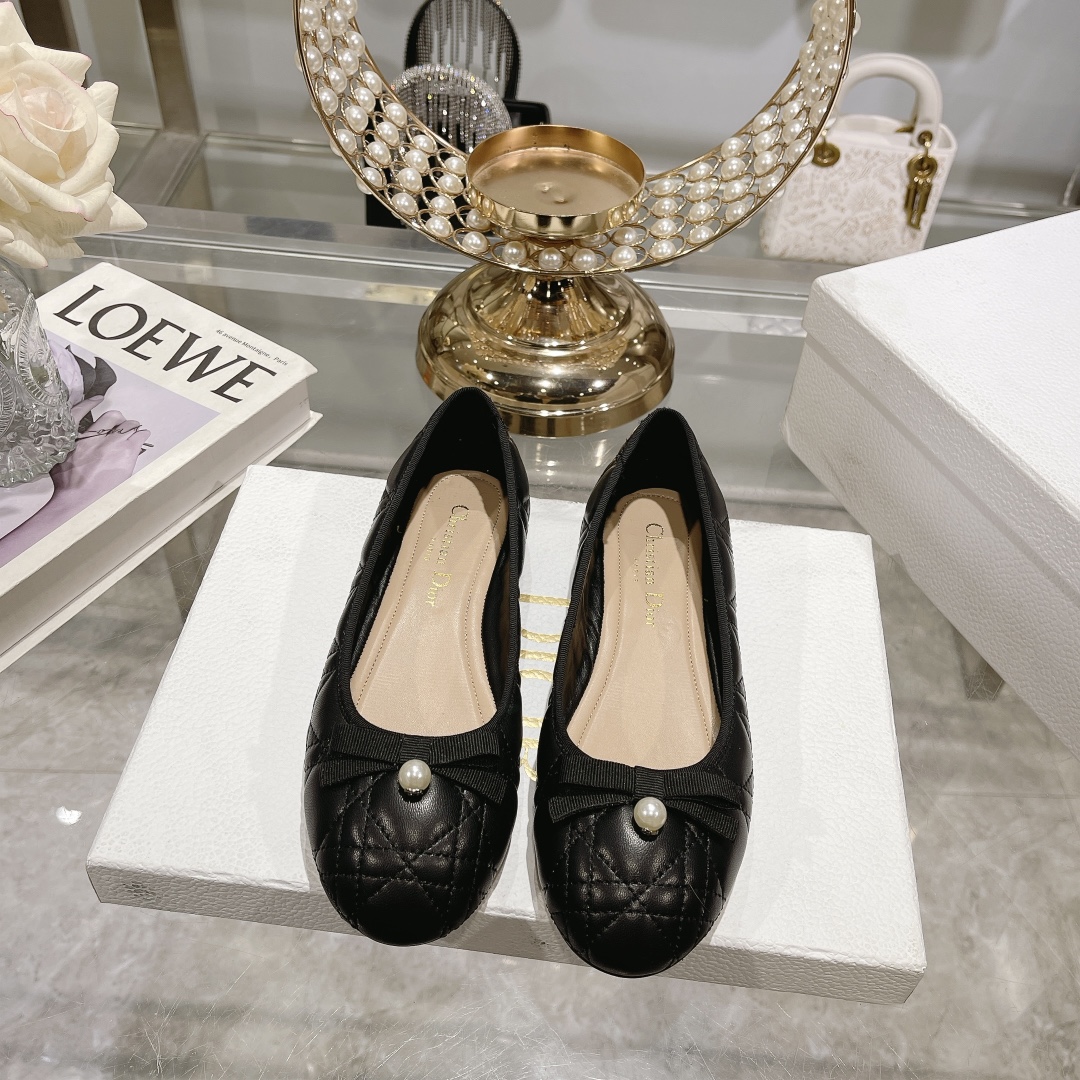 What is a counter quality
 Dior Designer
 Single Layer Shoes Embroidery Genuine Leather Lambskin Rubber Sheepskin Spring Collection