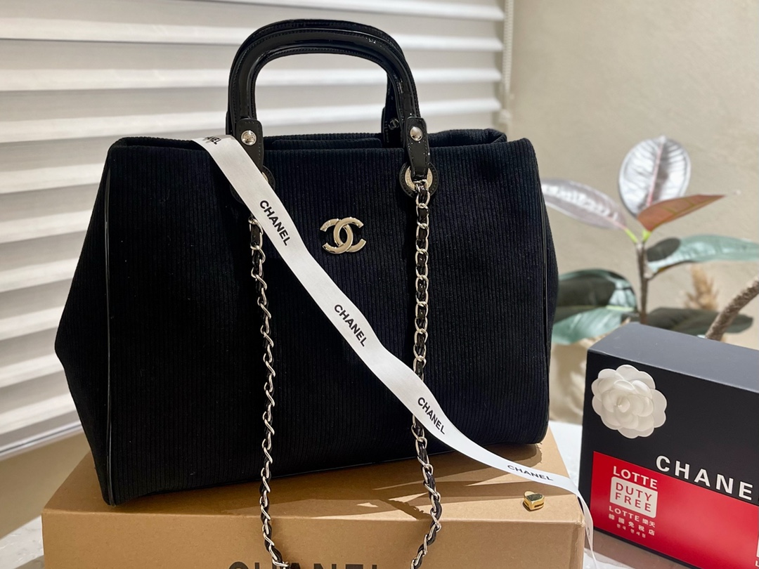 Chanel Tote Bags Knitting Patent Leather