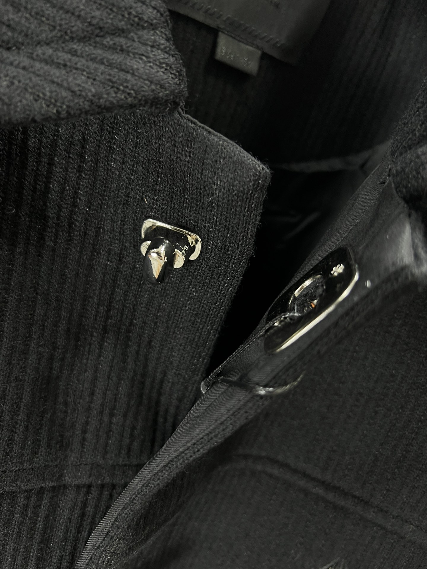 Dior迪奥秋冬男士夹克外套独家专供性价比超高！特别有品味的一款外套拿在手上质感品相无敌！处处彰显品牌魅