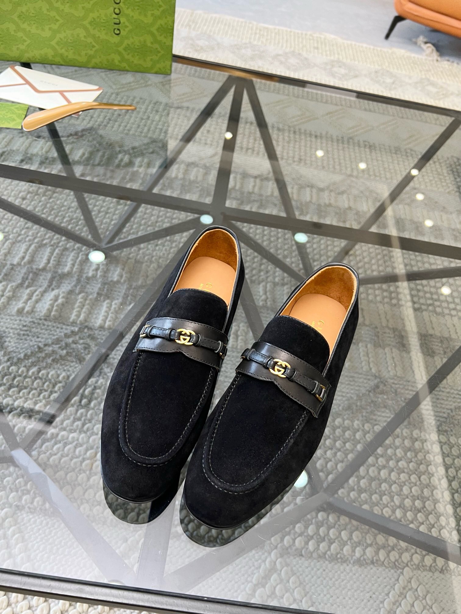 NO:218110,Brand G U C C I color original color matching Number 39-44 Customized 38.45.46 Price Material Guqi new style Business formal leather shoes!  Quality please see the details Classic simple design Pure Goodyear hand-crafted and rigorous fine upper imported handmade cowhide leather to create fashionable headline cowhide inner high-end customization Original special supply (real leather sole) high quality Worth owning, Guqi leather shoes, cowhide, Leather soles19860909品牌G U C C I 颜色原版配色 码数39-44定做38.45.46 价格 材质古奇新款 商务正装皮鞋！质量请看细节经典简约设计纯固特异手工严谨精细鞋面进口手工牛皮制作打造出时尚头条牛皮内里高端定制 原版特供（真皮大底）高品质 值得拥有,古奇 皮鞋,cowhide,Leather soles,Men's shoes