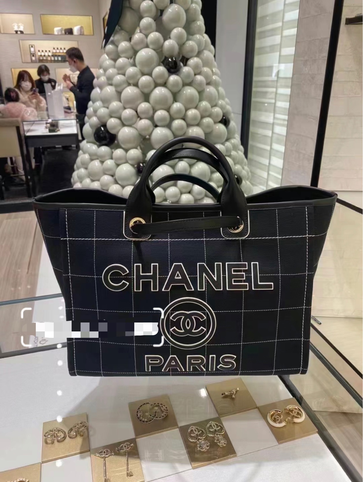 Chanel shopping bag massage head massage ~