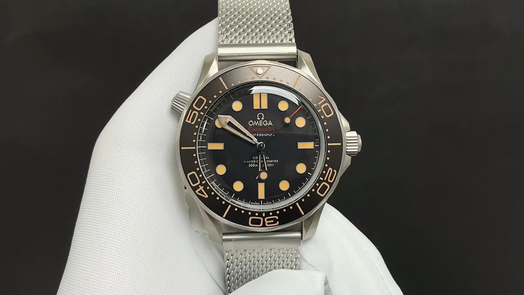 Omega 今日推荐 007 42mm