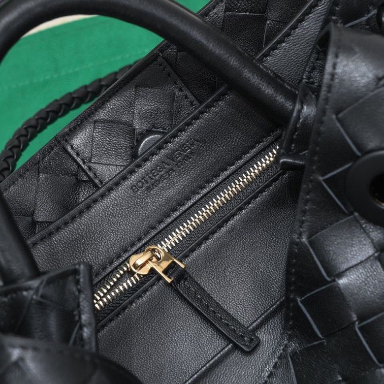 Saint Laurent Classic Handcrafted Luxury Leather Shoulder Bag 6