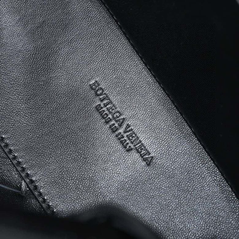 Saint Laurent Classic Handcrafted Luxury Leather Shoulder Bag 8