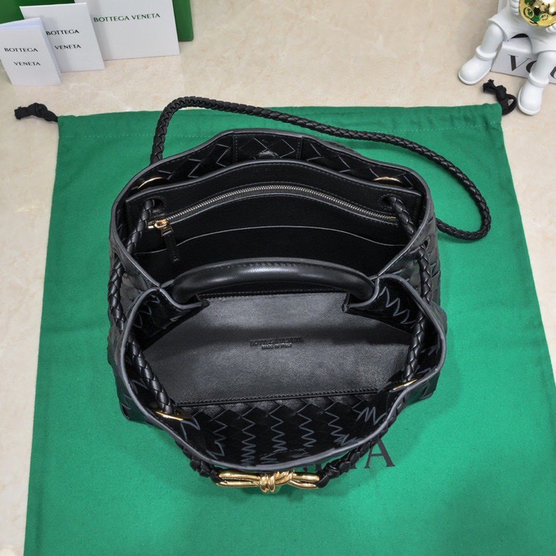 Saint Laurent Classic Handcrafted Luxury Leather Shoulder Bag 7