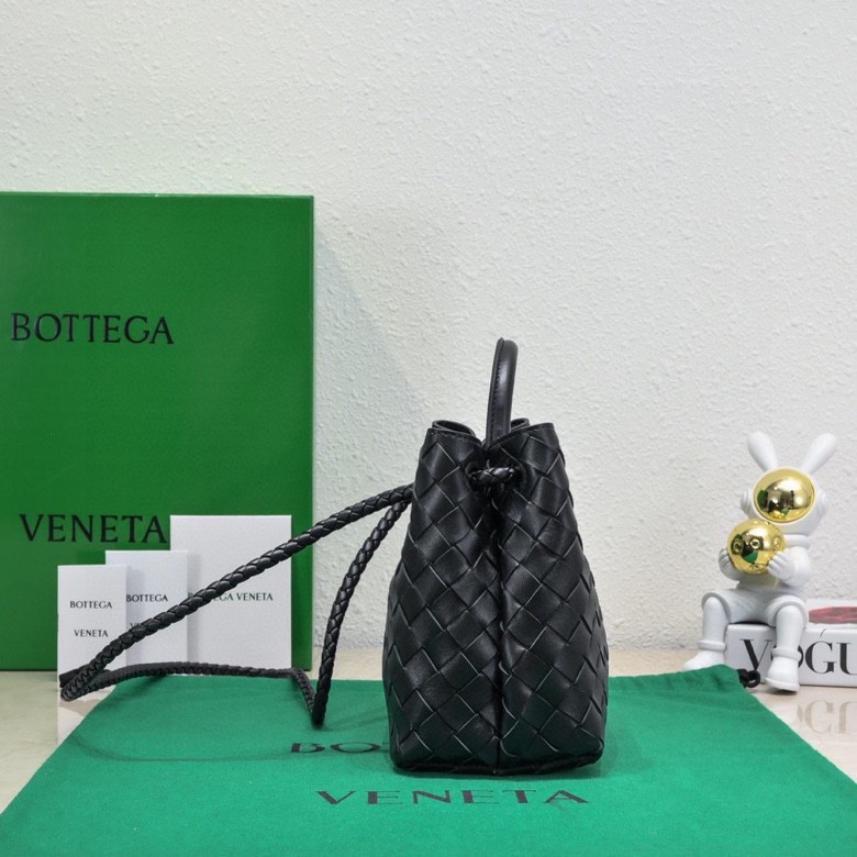Saint Laurent Classic Handcrafted Luxury Leather Shoulder Bag 3