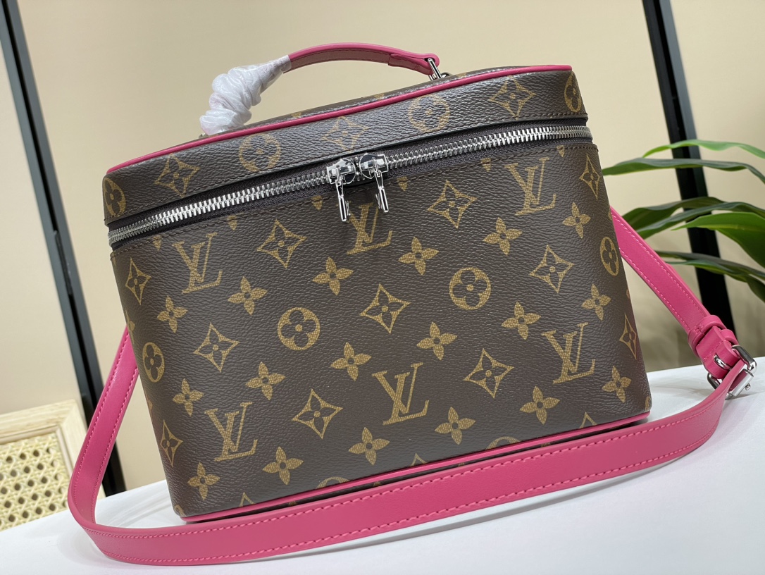 Louis Vuitton Lv NICE Small Cosmetic Bag Officially On Sale M42265 Presbyopia/Rose Red (Colorful)