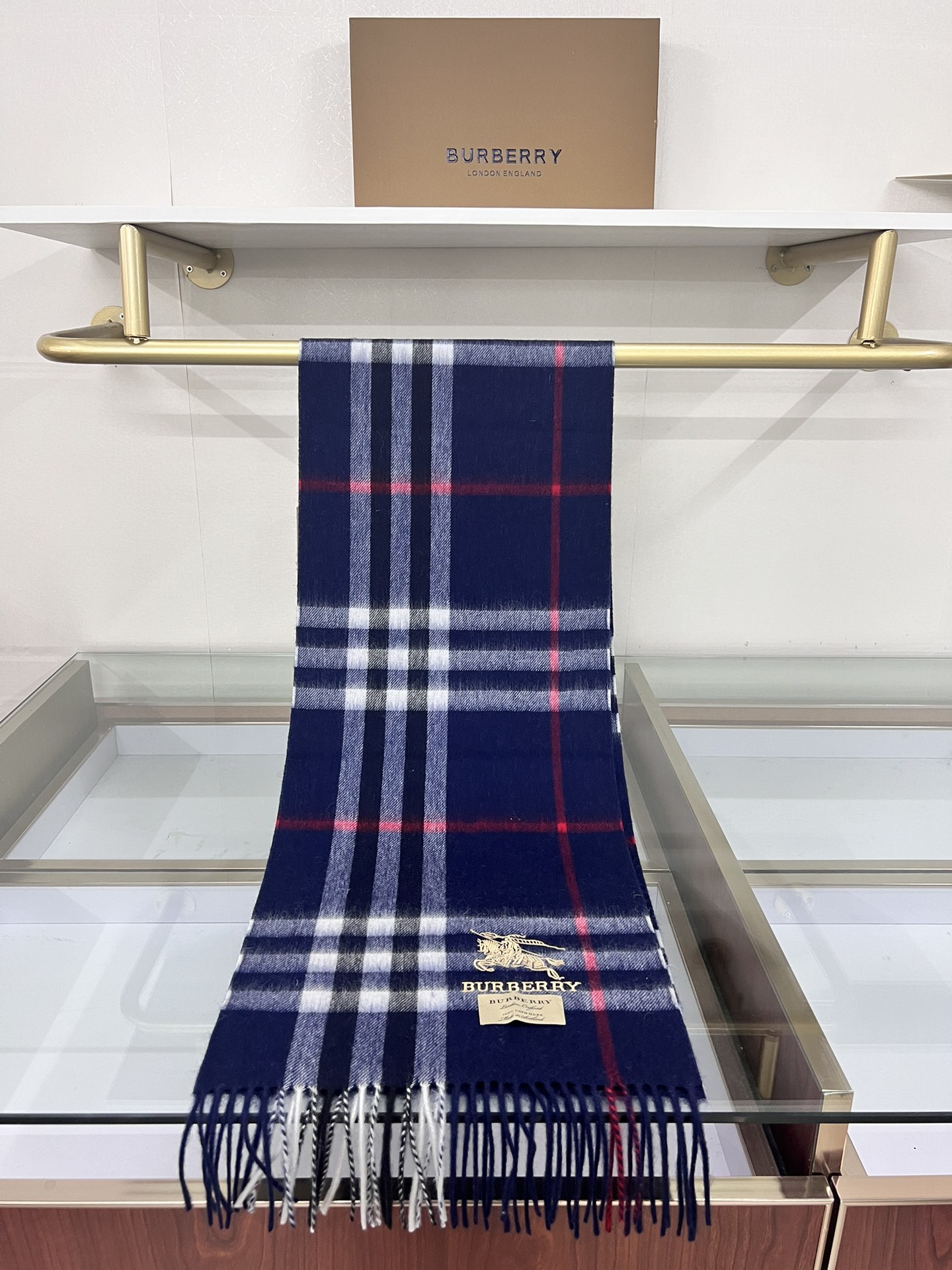 💟Burberry回馈款❗️这才叫真正的家属福利‼️B家这款羊恙绒的面料非常满意~手感真的好到不行‼️寒