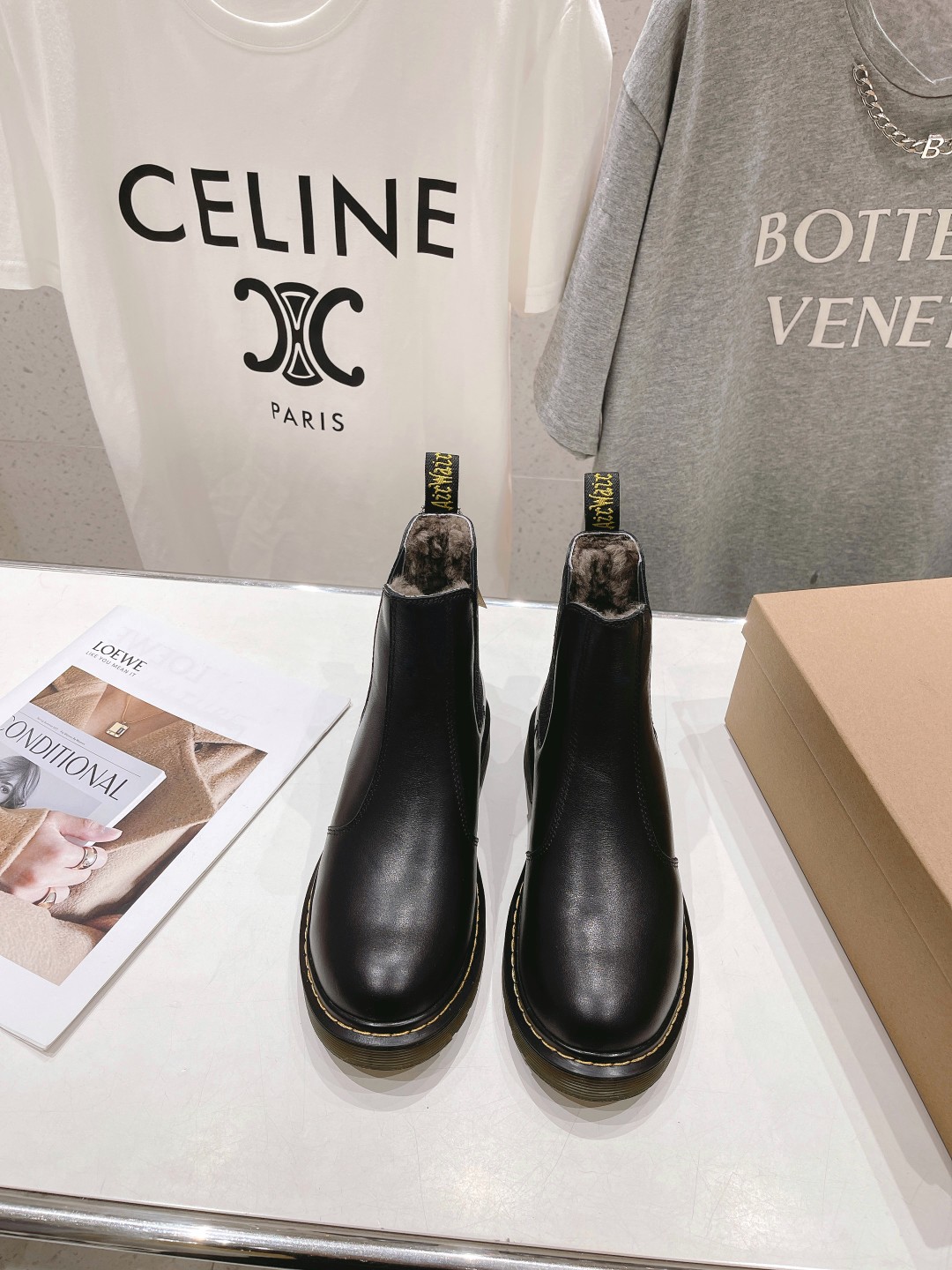 High-End Factory-Made Dr. Martens Boots 2023: Superstar Net Red Short Wool Boots