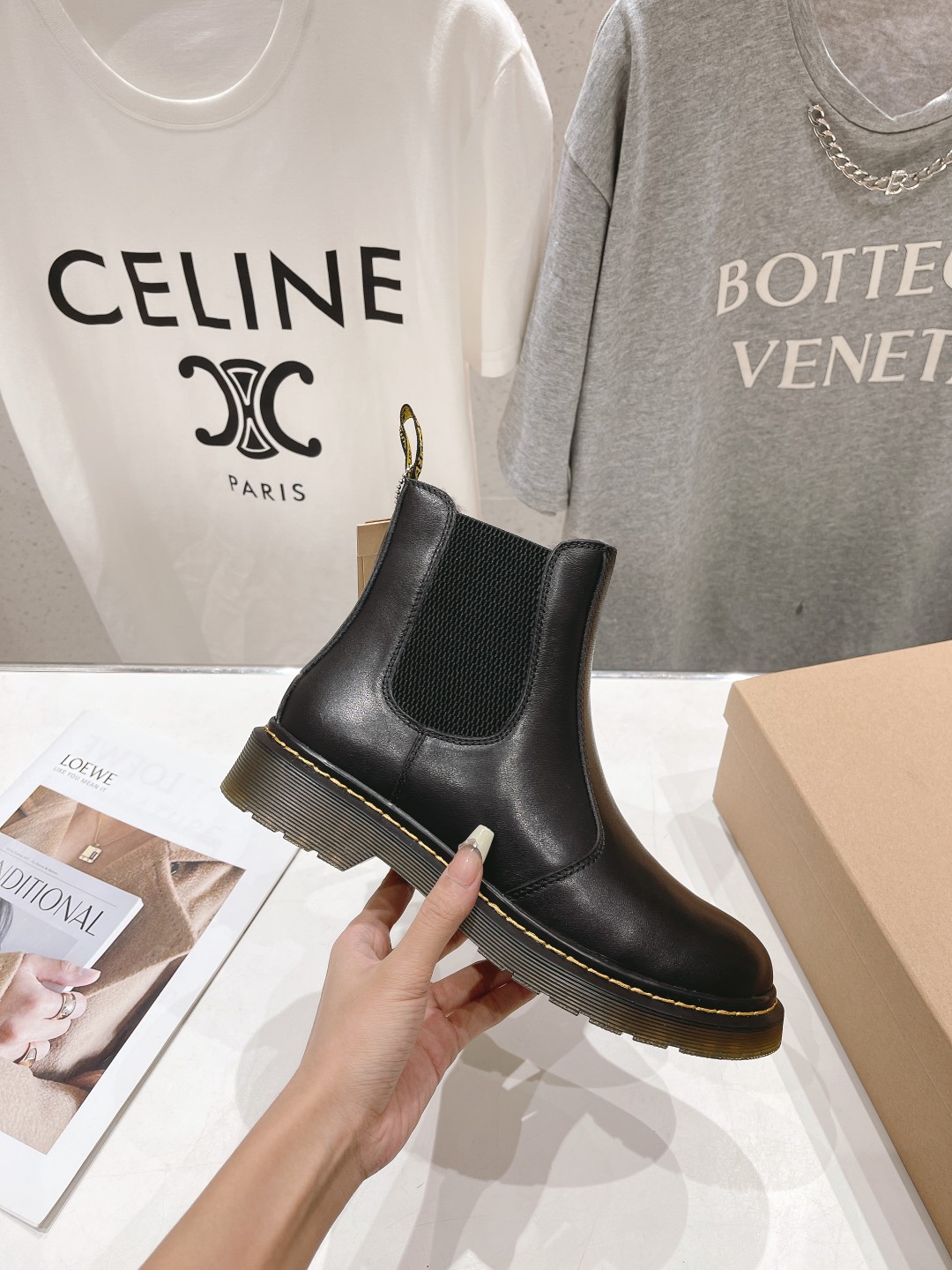 High-End Factory-Made Dr. Martens Boots 2023: Superstar Net Red Short Wool Boots - 图片 4