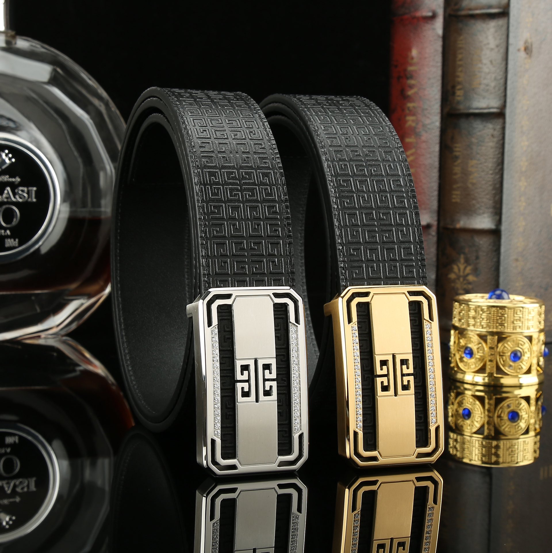 NO:139807,Original single Ji Fanxi original single high-end quality width 3.9 exquisite diamond-inlaid steel buckle head imported from Italy, the original pattern of calfskin is excellent in hand. The upper body is suburban fruit sticks. Men's favorite business and casual dual-purpose length 100-125. Please leave a message for orders, belt, cowhide19860909原单 纪凡希原单高端品质宽度3.9精美镶钻钢扣头意大利进口头层小牛皮原版花纹手感极佳 上身郊果棒男士最爱商务休闲两用长度100一125下单请留言长度,皮带,cowhide,Belt