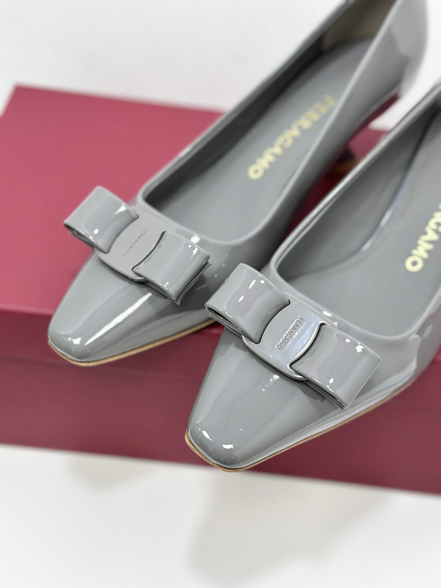 Salvatore Ferragamo Vara Bow Pump - Chic Patent Leather Square Toe Heels 8 i1701581730 3046 6