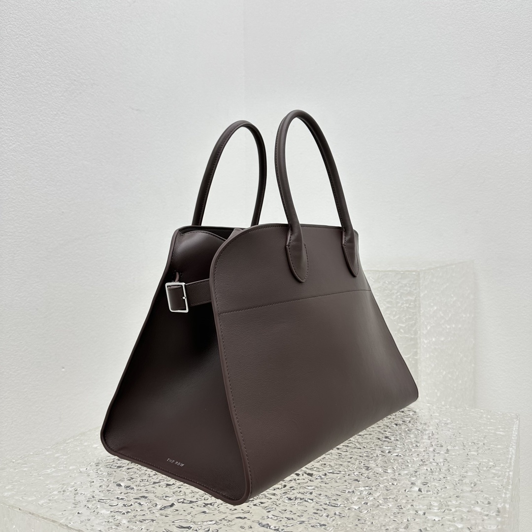 中号平纹巧克力Margaux15系列品牌在极简设计上的功力线条干净尽管没有什么logo印花的加持但整体高