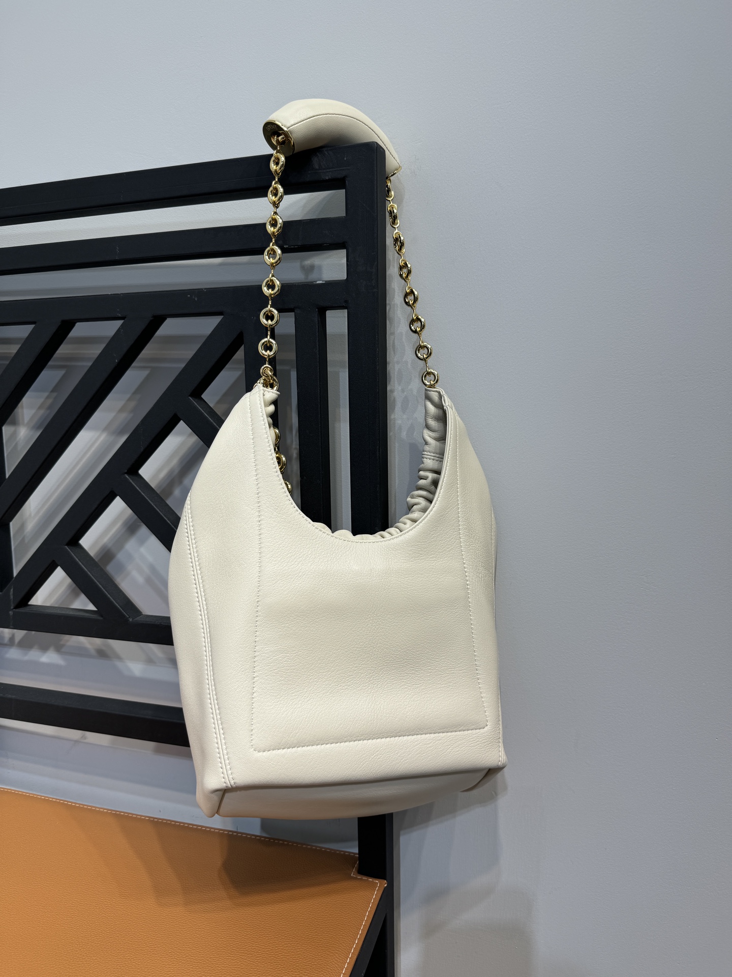 Loewe Who's to say who hasn't seen this same Yang Mi bag! ! This bag is not popular!