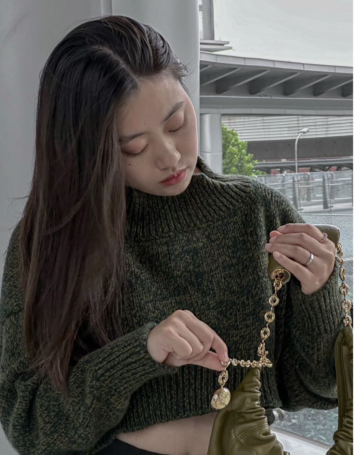 Who else hasnt seen this same Yang Mi bag? ! loewe new saueeze