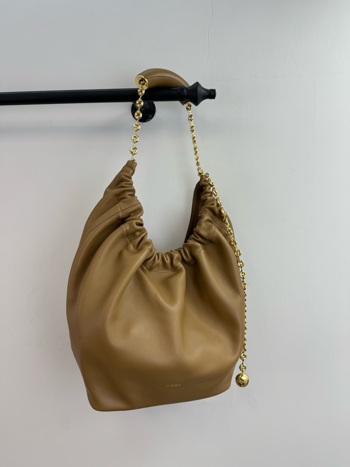Who said loewe's new saueeze bag is not popular?