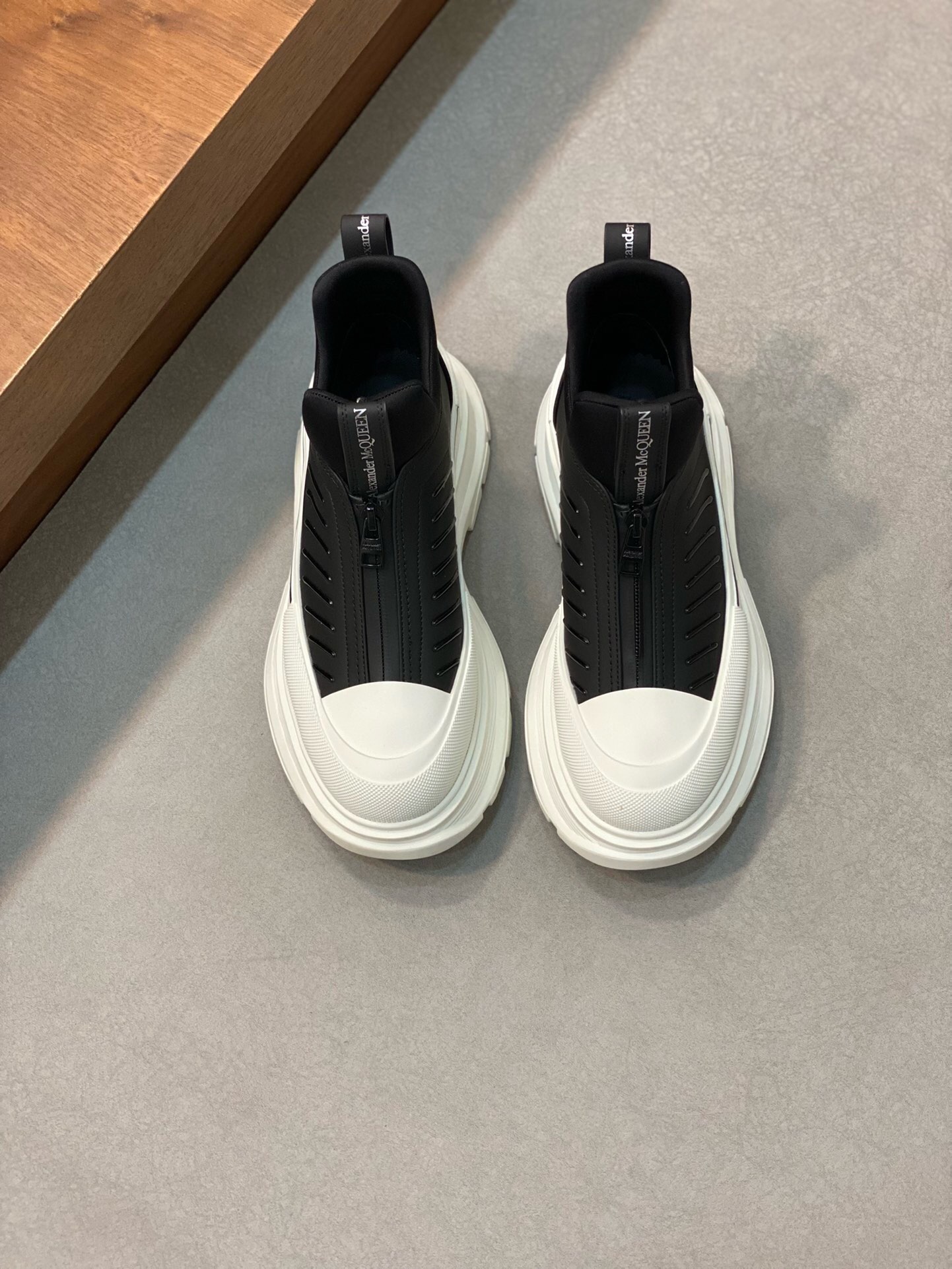 NO:216419,Brand MQUEEN original color matching code number 39-44 customized 38.45 price Material McQueen official website synchronizes the latest men's casual high-top upper adopts original calfskin soft and comfortable cowhide inner simple style design fashionable original open mold rubber outsole high version original single quality, McQueen - casual shoes, alexander mcqueen, cowhide19860909品牌MQUEEN 颜色原版配色 码数39-44定做38.45 价格 材质麦昆官网同步最新款男士 休闲 高帮款鞋面 采用原版小牛皮柔软舒适牛皮内里简约的版型设计时尚潮流原版开模橡胶大底高版本 原单品质,麦昆—休闲鞋,alexander mcqueen,cowhide,Men's shoes