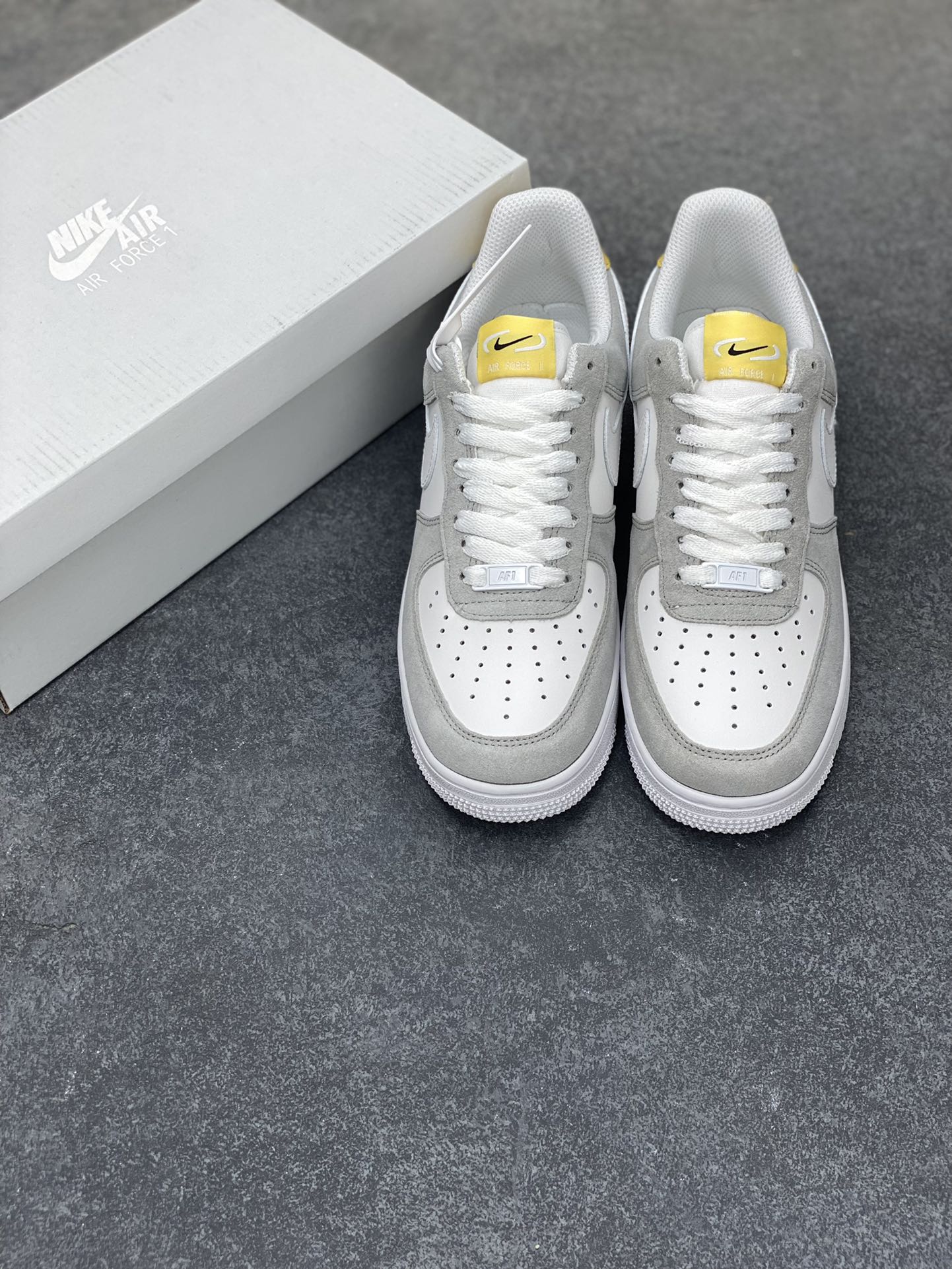 图片[8]-福利特价 全掌气垫🔥 Air Force 1 \’07 Low 灰白黄 原楦头原纸板 纯正空军版型 专注外贸渠道 全掌内置蜂窝气垫 #原盒配件 原厂中底钢印、拉帮完美 货号：FQ7779-001 尺码：36 36.5 37.5 38 38.5 39 40 40.5 41 42 42.5 43 44 44.5 45-选品中心