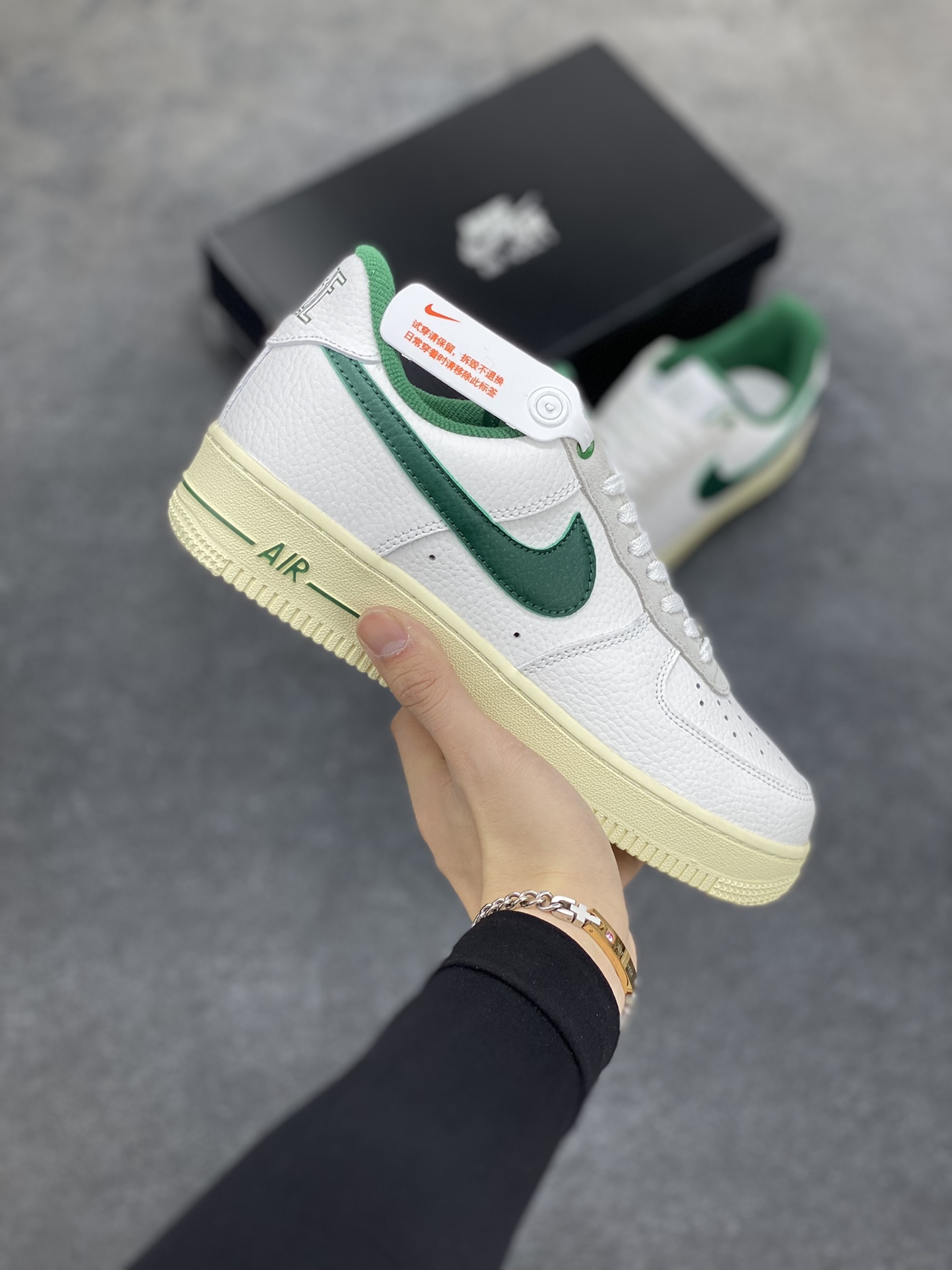 福利特价 全掌气垫🔥 Nk Air Force 1‘07 Low 白绿色 Air Force 1 Low 原装级别 原楦头原纸板 打造纯正空军版型专注外贸渠道 全掌内置蜂窝气垫 原盒配件 原厂中底钢印、拉帮完美 货号：DR0148-102 尺码：36 36.5 37.5 38 38.5 39 40 40.5 41 42 42.5 43 44 44.5 45-选品中心