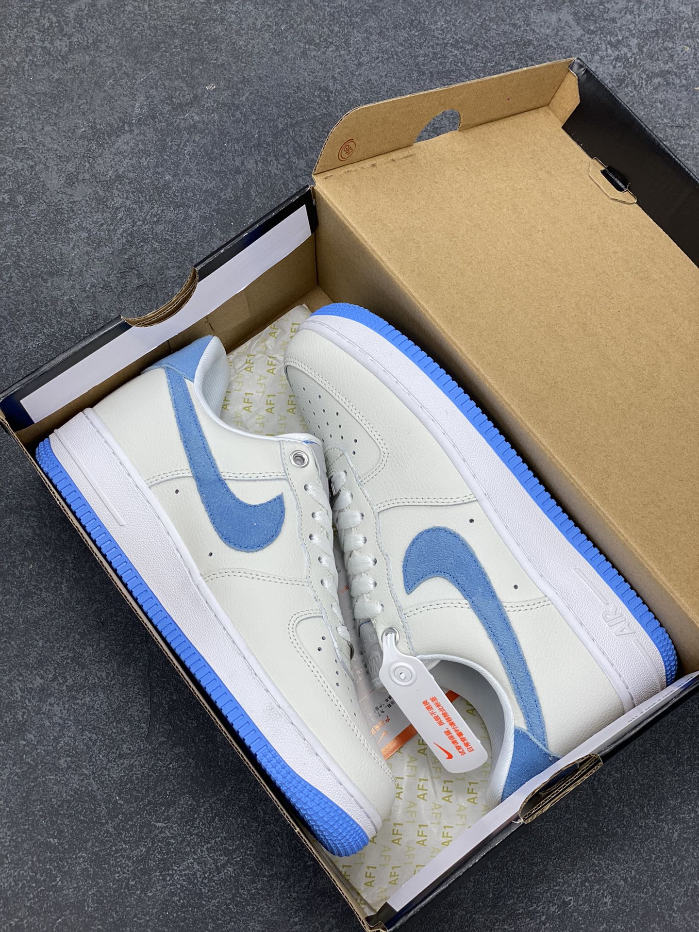 图片[9]-福利特价 全掌气垫🔥 Nike Air Force 1 Low 07 白蓝灰 原楦头原纸板 打造纯正空军版型 专注外贸渠道 全掌内置蜂窝气垫 #原盒配件 原厂中底钢印、拉帮完美 货号：DX1193-100 尺码：36 36.5 37.5 38 38.5 39 40 40.5 41 42 42.5 43 44 44.5 45-选品中心