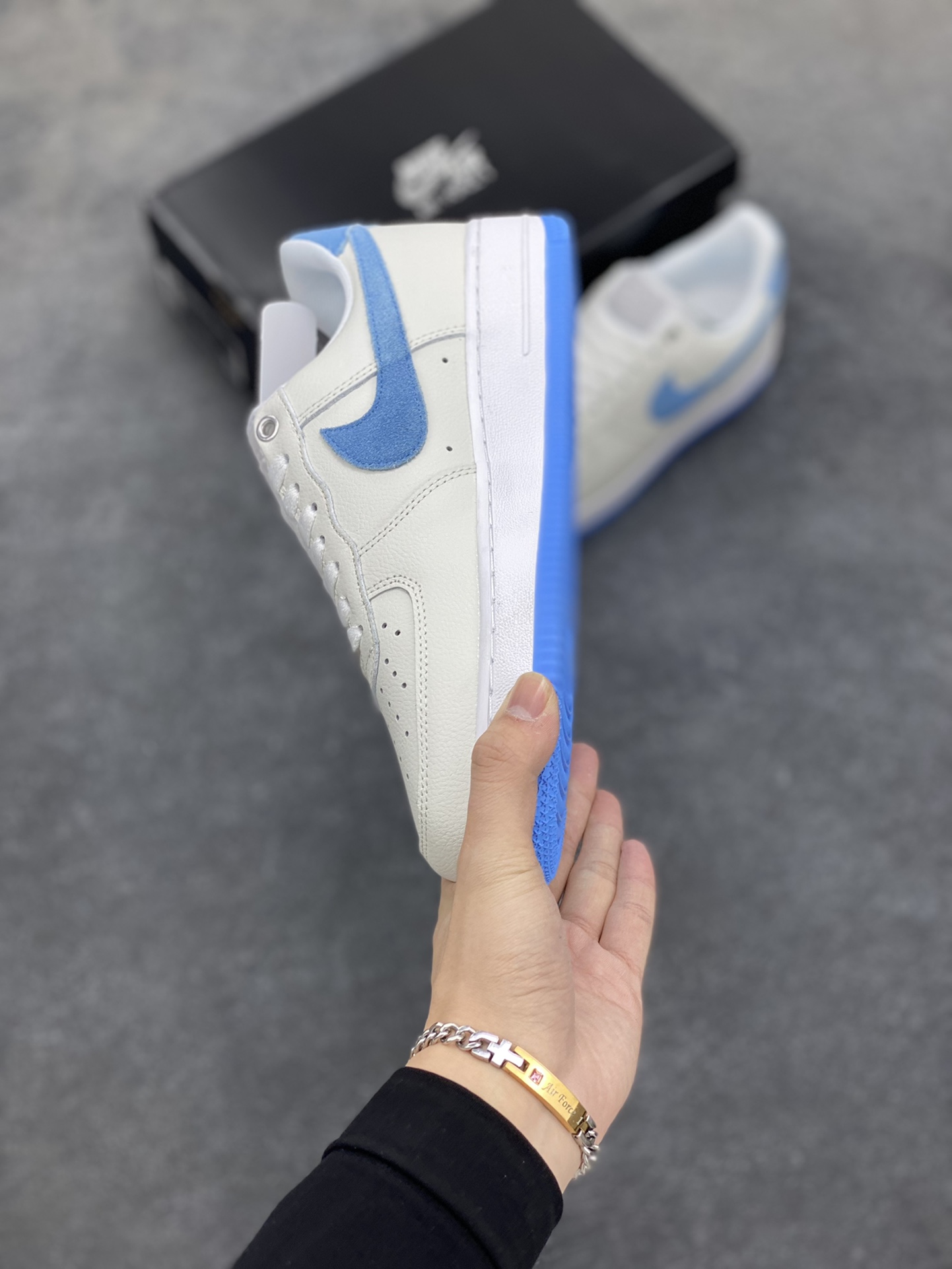 图片[3]-福利特价 全掌气垫🔥 Nike Air Force 1 Low 07 白蓝灰 原楦头原纸板 打造纯正空军版型 专注外贸渠道 全掌内置蜂窝气垫 #原盒配件 原厂中底钢印、拉帮完美 货号：DX1193-100 尺码：36 36.5 37.5 38 38.5 39 40 40.5 41 42 42.5 43 44 44.5 45-选品中心