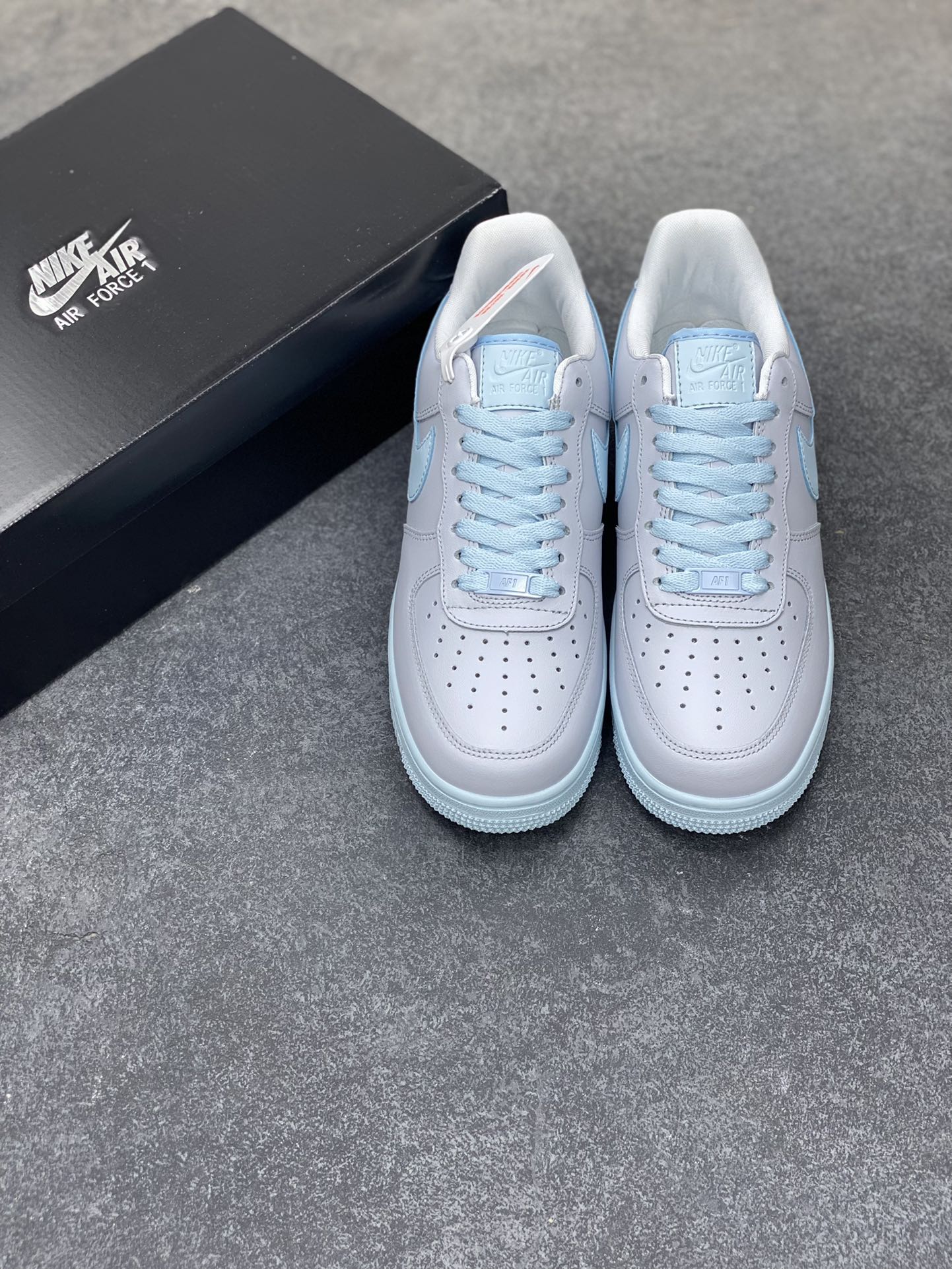 图片[8]-福利特价 全掌气垫🔥 NK Air Force 1 ‘07 Low PRM”Ice Blue“空军一号经典低帮百搭休闲运动板鞋“磨砂浅灰冰蓝” 原楦头原纸板 打造纯正空军版型 #专注外贸渠道 全掌内置蜂窝气垫 #原盒配件 原厂中底钢印、拉帮完美 官方同步上架 货号：DZ2786-400 尺码：36 36.5 37.5 38 38.5 39 40 40.5 41 42 42.5 43 44 44.5 45-选品中心