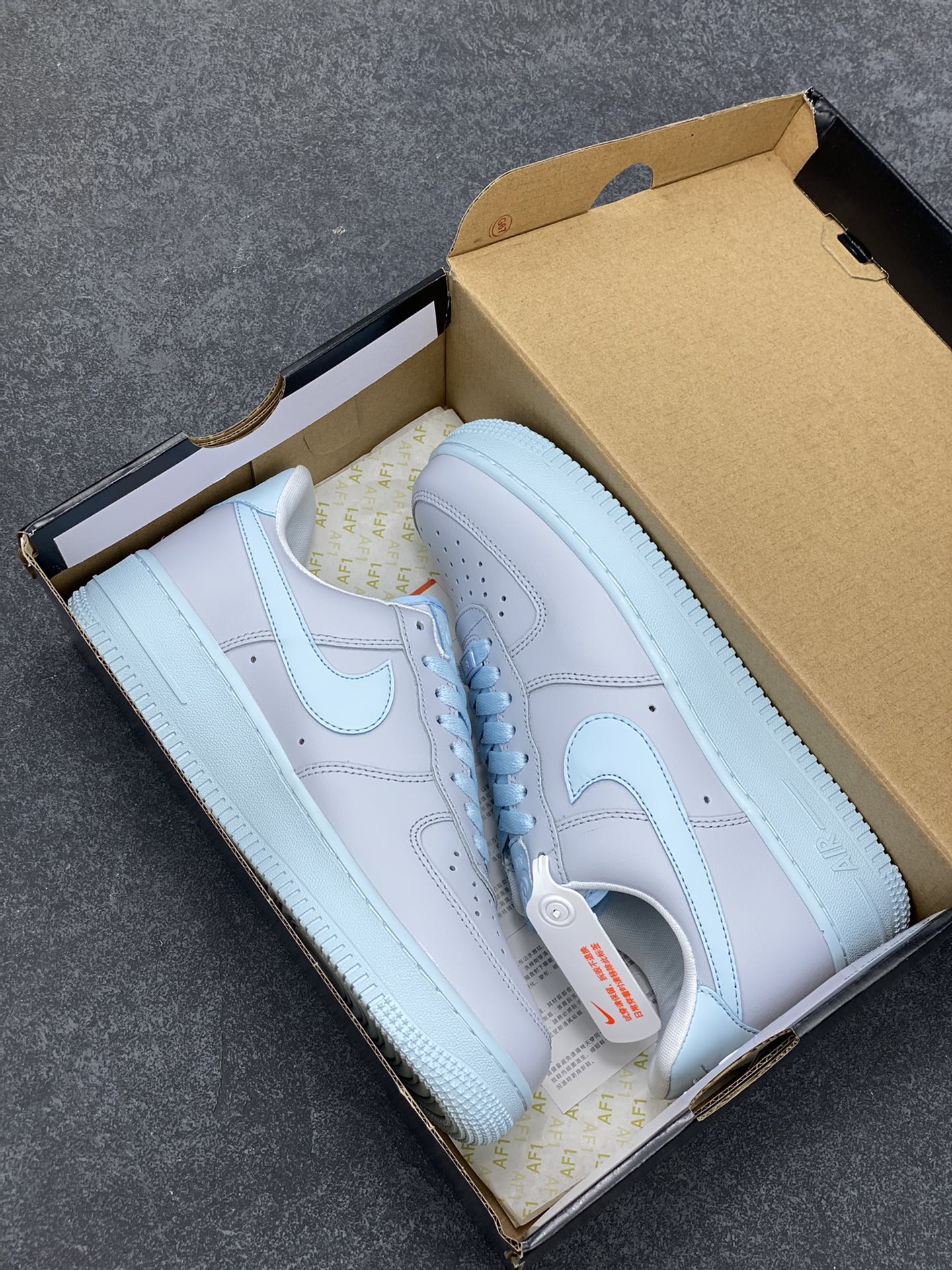 图片[9]-福利特价 全掌气垫🔥 NK Air Force 1 ‘07 Low PRM”Ice Blue“空军一号经典低帮百搭休闲运动板鞋“磨砂浅灰冰蓝” 原楦头原纸板 打造纯正空军版型 #专注外贸渠道 全掌内置蜂窝气垫 #原盒配件 原厂中底钢印、拉帮完美 官方同步上架 货号：DZ2786-400 尺码：36 36.5 37.5 38 38.5 39 40 40.5 41 42 42.5 43 44 44.5 45-选品中心