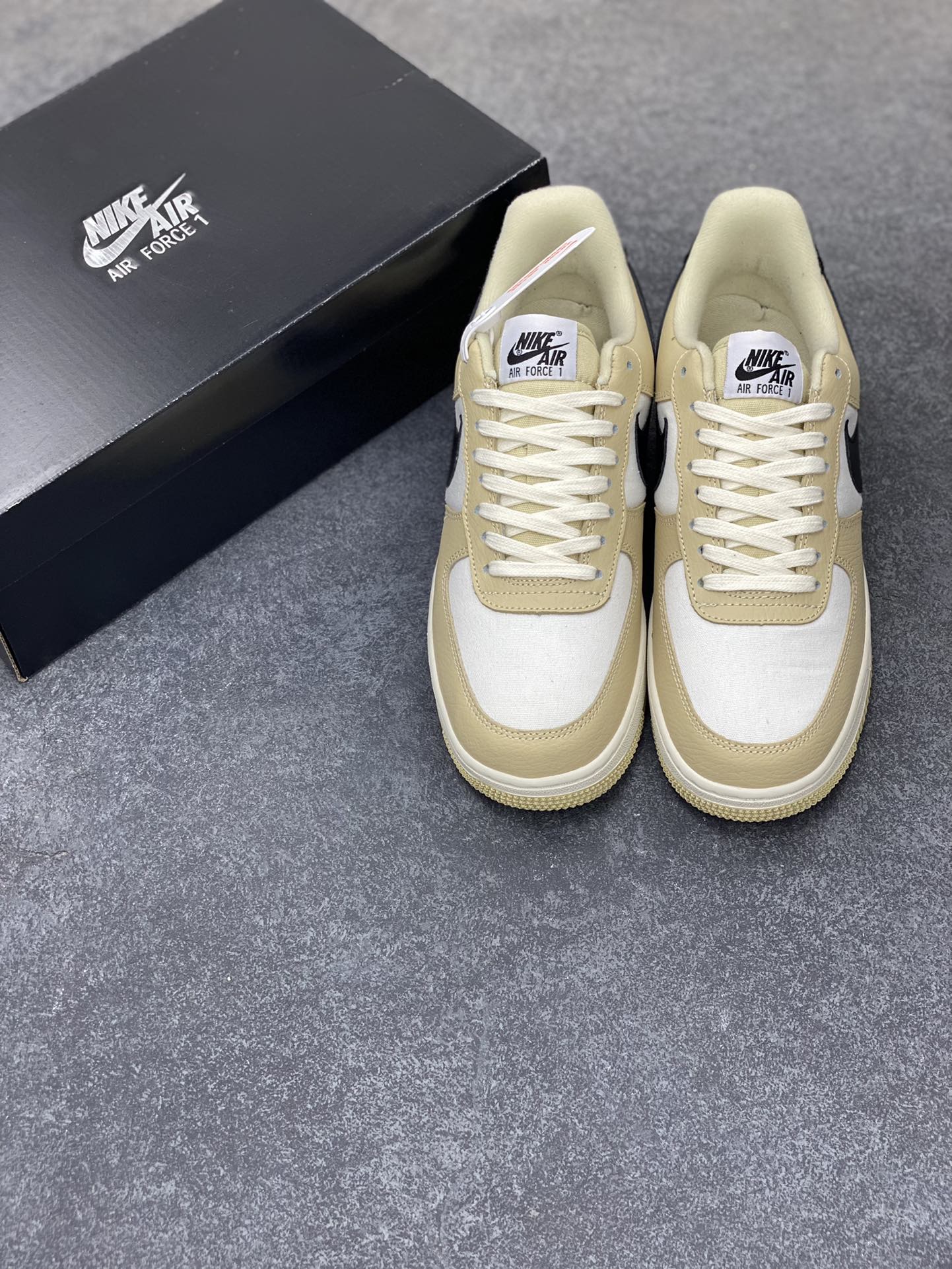 图片[8]-福利特价 全掌气垫🔥 Nike Air Force 1 \’07 Low 空军一号低帮休闲板鞋 “米卡其黑勾” 原楦头原纸板 清洁度完美 全掌内置蜂窝气垫 中底钢印、拉帮完美 货号：DV7186-700 尺码：36 36.5 37.5 38 38.5 39 40 40.5 41 42 42.5 43 44 44.5 45-选品中心