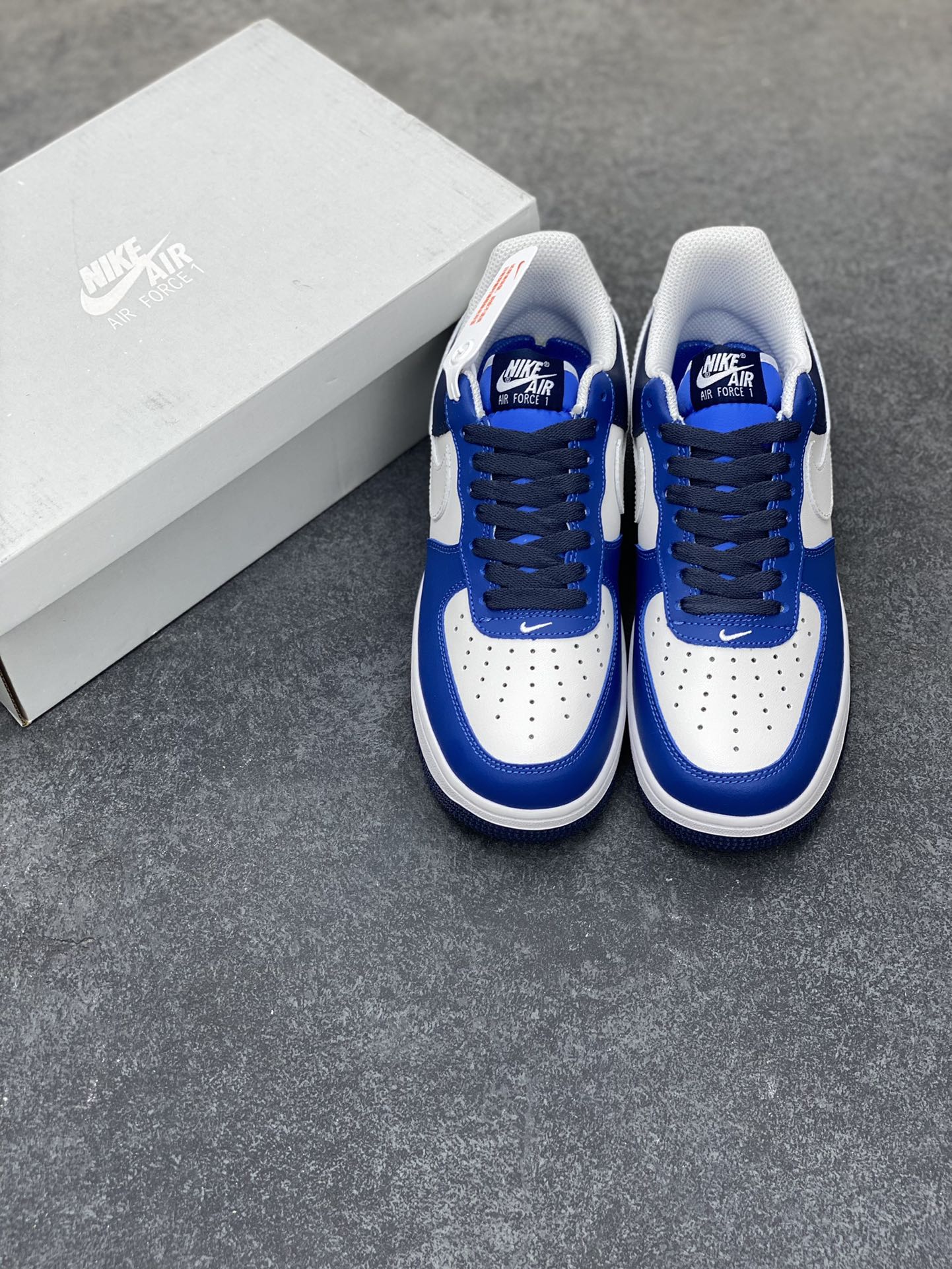 图片[8]-福利特价 全掌气垫🔥 Air Force 1 \’07 Low 蓝白拼接 原楦头原纸板 打造纯正空军版型 #专注外贸渠道 全掌内置蜂窝气垫 #原盒配件 原厂中底钢印、拉帮完美 官方同步上架 货号：FQ8825-100 尺码：36 36.5 37.5 38 38.5 39 40 40.5 41 42 42.5 43 44 44.5 45-选品中心