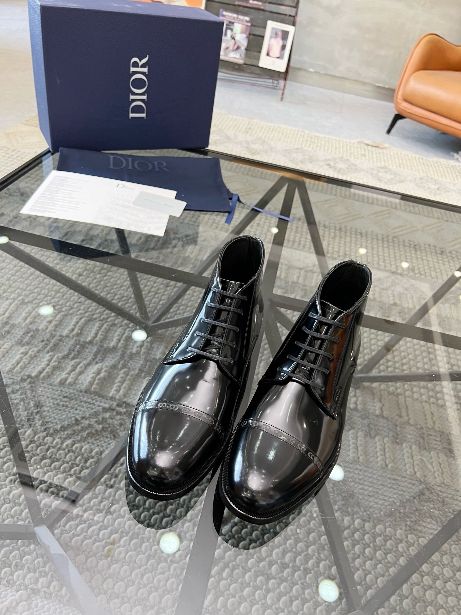 NO:216346,Brand Dior color original color matching code number 39-44 customized 38.45.46 Price Material Dior high-top men's boots The same style as the counter is the original single quality. The original imported fabric is matched with the top layer cowhide inner cowhide foot pads. The foot is elegant and the foot is super elegant and perfect. The high-quality workmanship is 1:1 accurate reproduction. Pure handmade to create a comfortable wearing experience. New original (real leather sole), DIOR men's boots, dior, dior, boots, cowhide, Leather soles19860909品牌Dior 颜色原版配色 码数39-44定做38.45.46 价格 材质迪奥高帮 男靴 专柜同款原单品质 优选原版进口布料搭配头层牛皮内里牛皮垫脚版型大气上脚超有气质完美的流线高品质做工1:1精准复刻 纯手工打造舒适的穿着体验新款原版（真皮大底）,DIOR男靴,dior,dior,boots,cowhide,Leather soles,Men's shoes