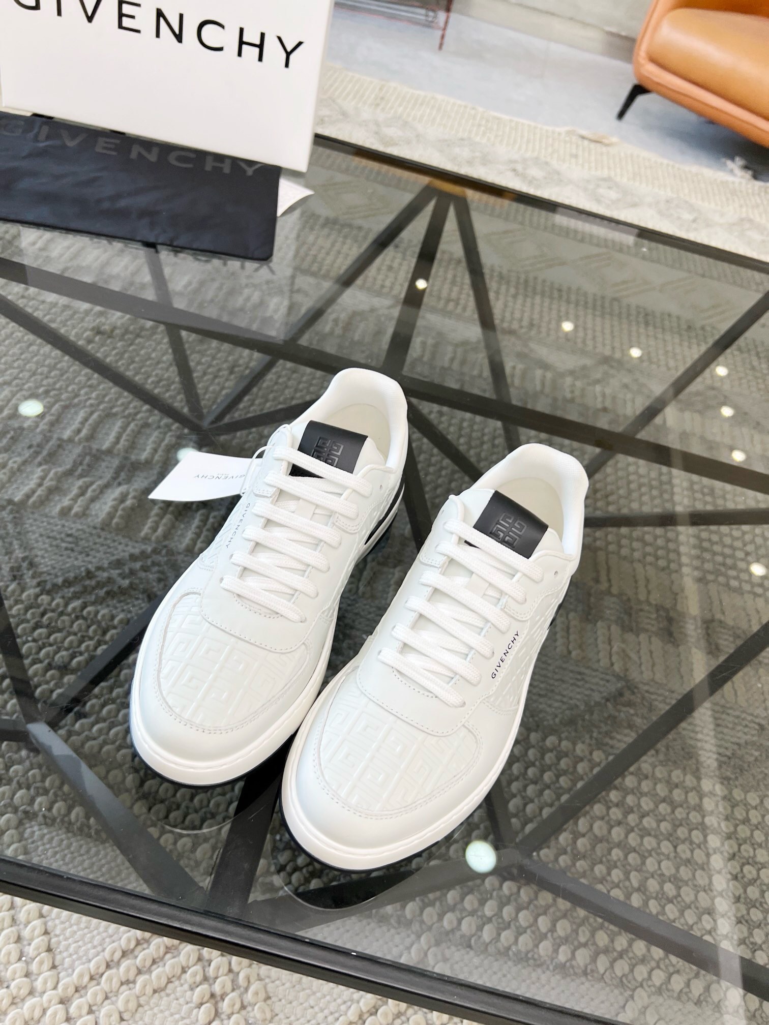 NO:216560,Brand GIVENCHY Color Original Color Code Number 39-44 Standard Code Price Material Givenchy Top-level Original Product!  The upper of the high-quality sports shoes is made of imported cowhide fabric breathable and comfortable mesh lining, cowhide footbed, original outsole, fashionable, simple and elegant style, versatile, Givenchy casual shoes, given, given, given, sneakers, cowhide19860909品牌GIVENCHY 颜色 原版配色 码数39-44标准码 价格 材质纪梵希顶级·原单货！精品好货运动鞋鞋面采用进口牛皮面料透气舒服网布内里 牛皮垫脚 原版大底 版型时尚简洁大方 百搭款,纪梵希休闲鞋,givenchy,givenchy,sneakers,cowhide,Men's shoes