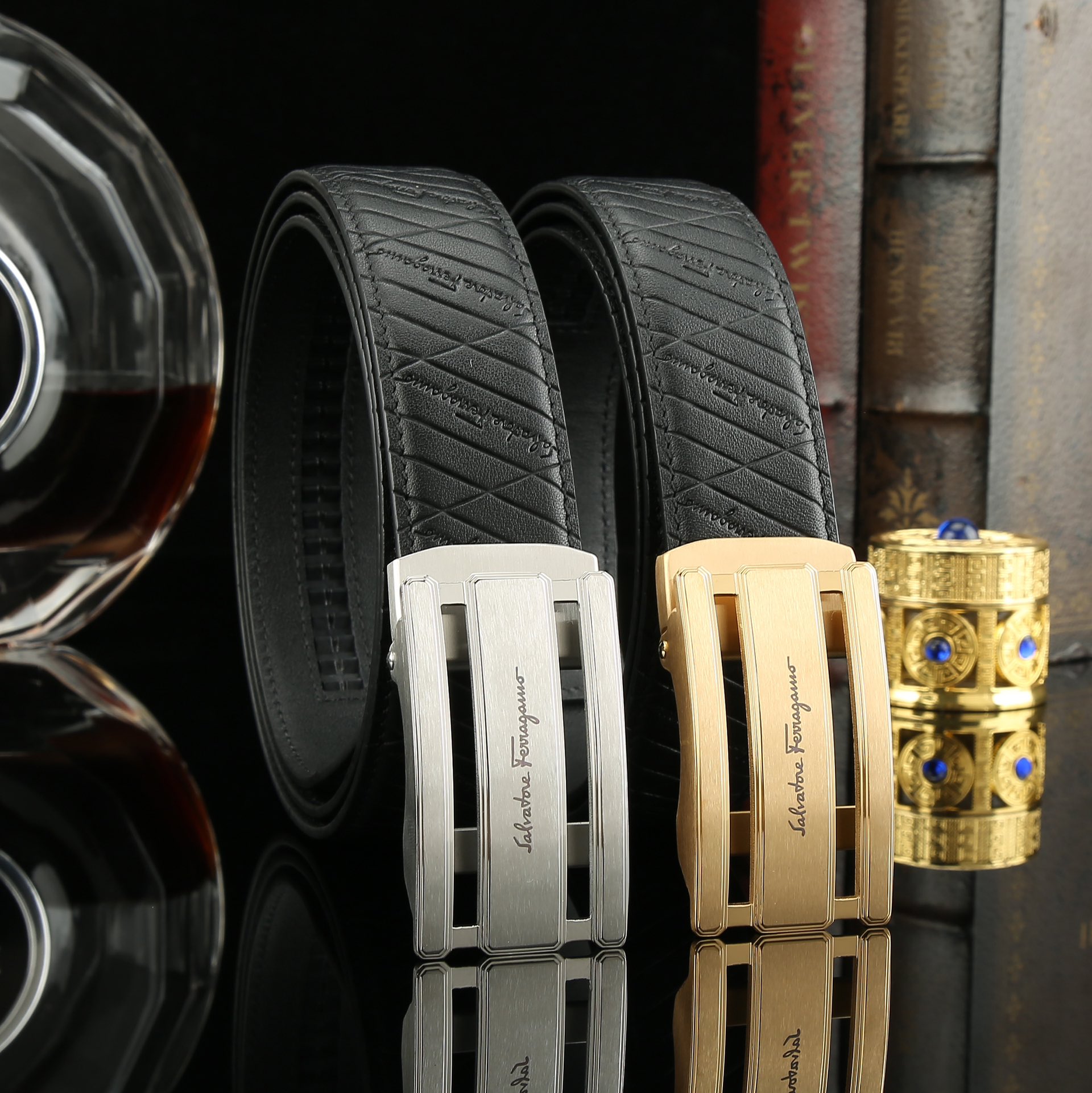 NO:139791,Original order Ferragamo original order high-end quality counter official website supports NFC sensing width 3.5 exquisite automatic steel buckle head Italian double-sided imported head calfskin original pattern excellent hand texture for men. The top body suburban fruit sticks are the most popular business and casual dual-purpose length 100-125 order please leave a message length, belt, ferragamo, cowhide19860909原单 菲拉格慕原单高档品质专柜官网同步支持NFC感应宽度3.5精美自动钢扣头意大利双面进口头层小牛皮原版花纹手感极佳 上身郊果棒男士最爱商务休闲两用长度100一125下单请留言长度,皮带,ferragamo,cowhide,Belt