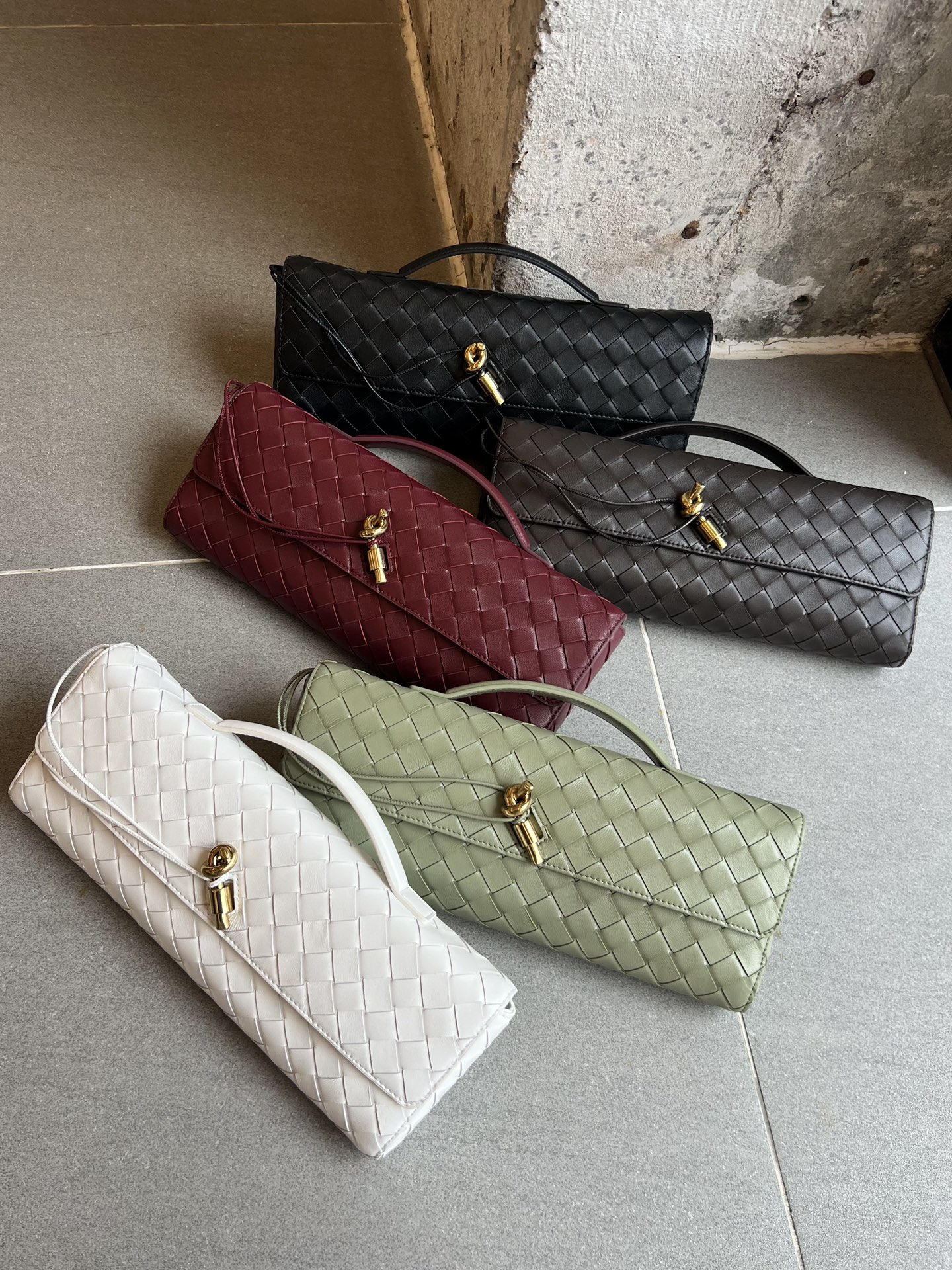 Bottega Veneta bv Clutch is a tasteful clutch