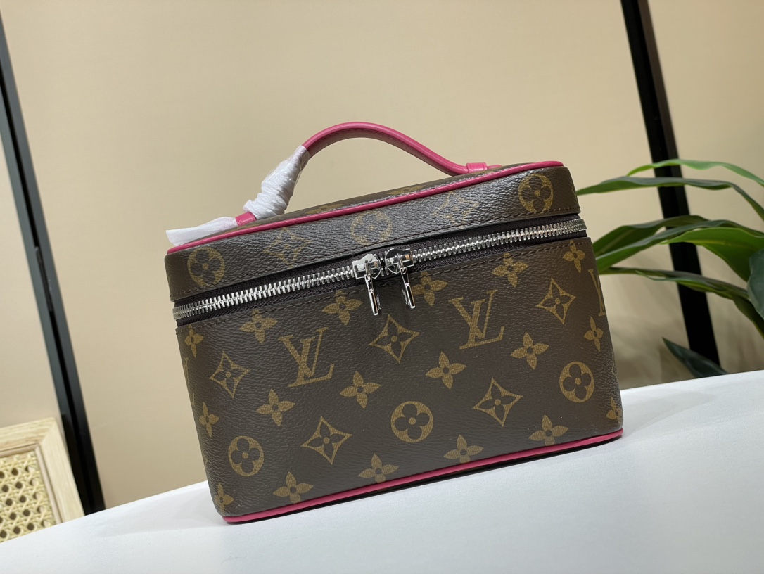 Louis Vuitton Lv NICE Mini Cosmetic Bag Officially On Sale M44495 Presbyopia/Rose Red (Colorful)