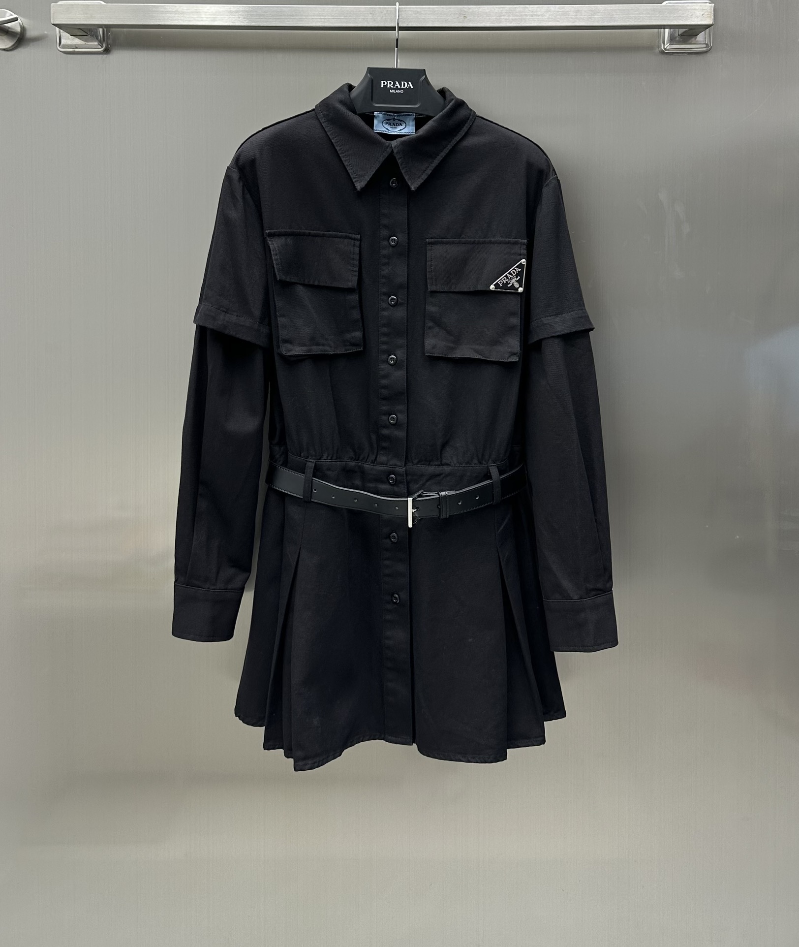 NO:696689,Prad* new product on the shelves. Detachable belt denim skirt customized with YB imported twill cotton denim material. It follows the detachable two-wear design concept and can be worn warm or cold according to needs. The upper body is skin-friendly and comfortable. Classic triangle logo pocket decoration. High waistline splicing and pleated design. The temperament reduces age. It is matched with a belt for adjustment and blessing. Daily commuting wear. Stacking is more advanced version 2 colors L,,skirts,19860909Prad* 新品上架可拆卸腰带牛仔裙定制YB进口斜纹棉牛仔材质 沿用可拆卸两穿设计理念 可根据需求冷暖穿搭 上身亲肤舒适 经典三角标口袋装饰 高腰线拼接压褶设计 气质减龄 搭配腰带调节加持 日常通勤穿搭 叠穿更 高版本2色 L,,skirts,,Women's clothing