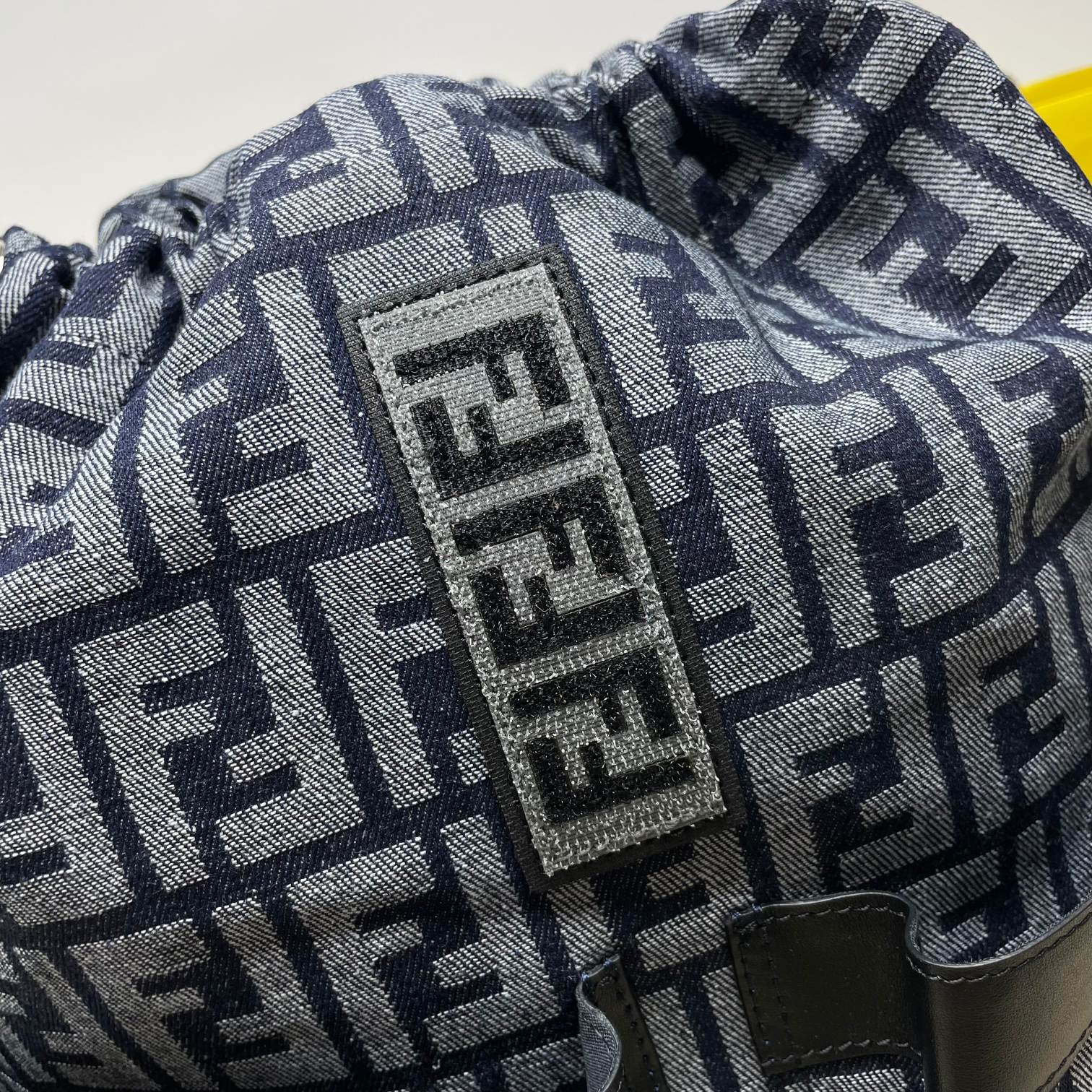 Fendi 独家 开发 最新 做法 对版老花面料 干净整洁的做工体现出每一步的用心 双f老花料