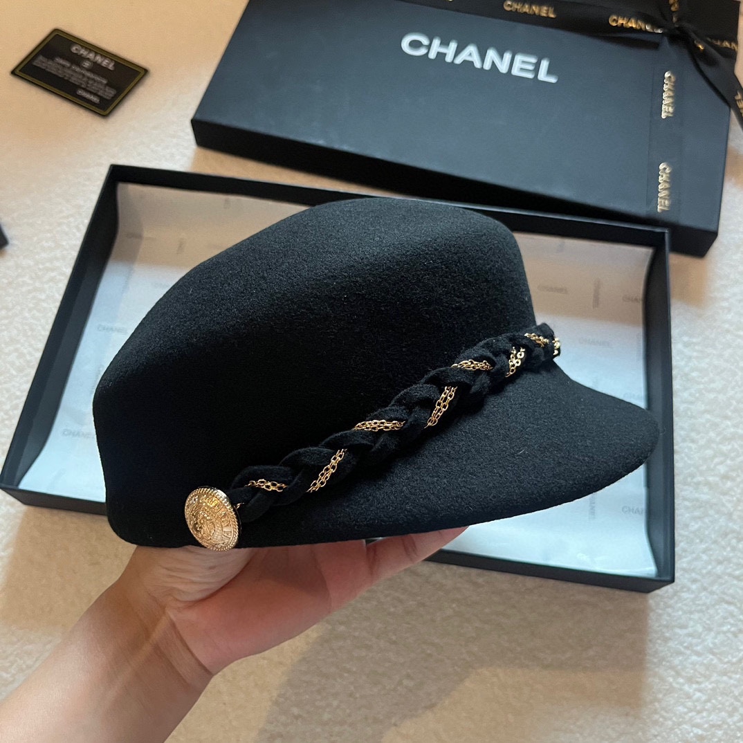 CHANEL/ chain shoulder bag black