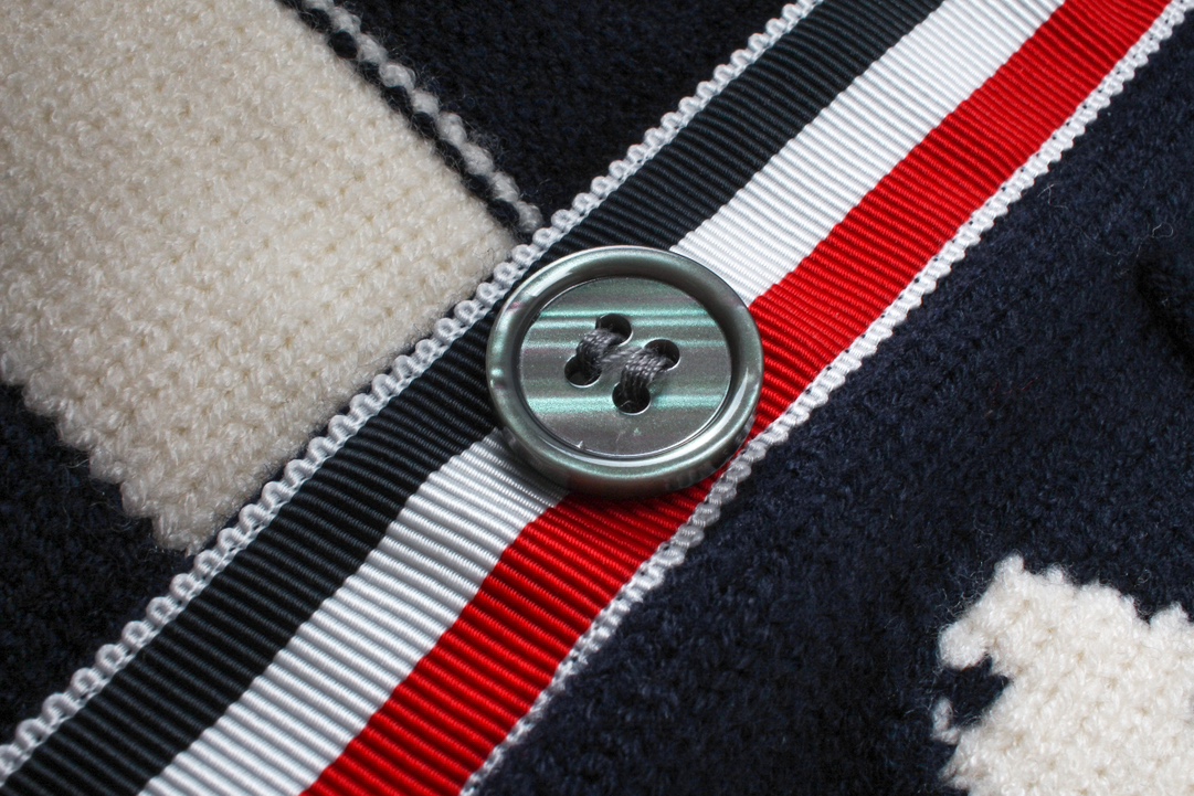 Tom Browne’s New Female Uniform with Pup and Tweed Details - 图片 8