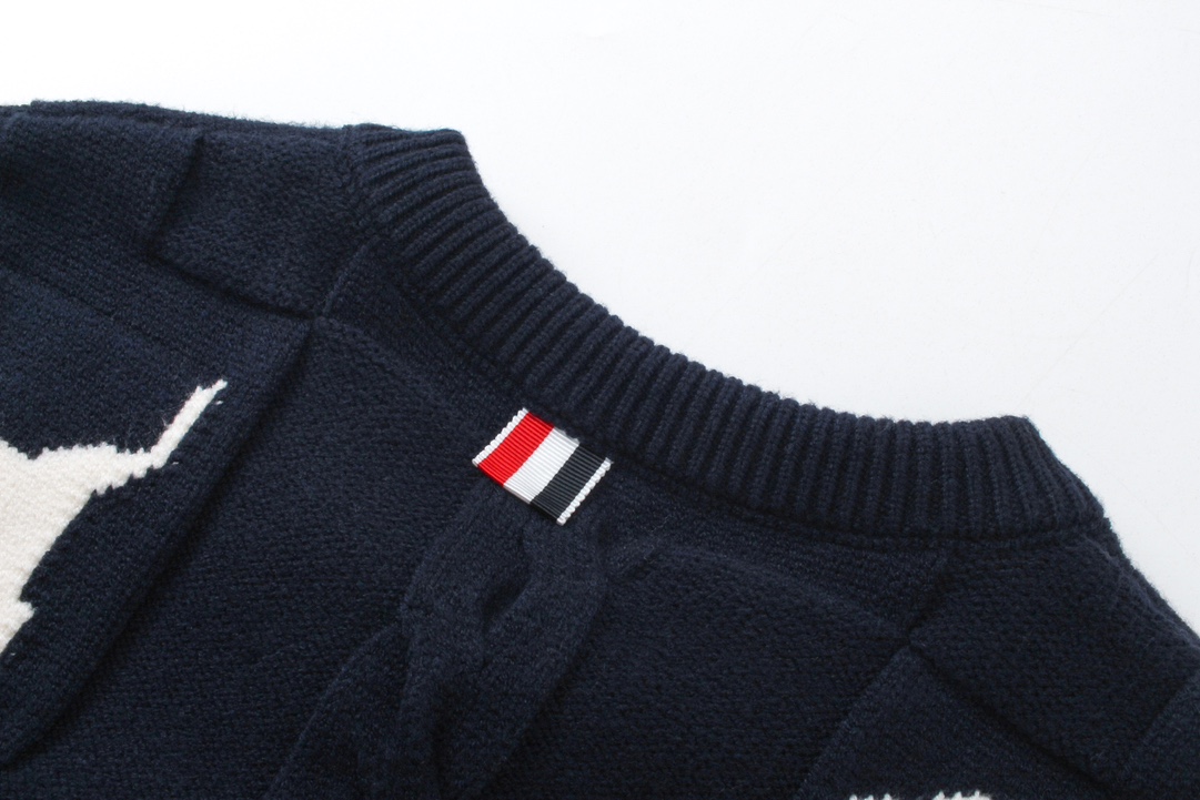 Tom Browne’s New Female Uniform with Pup and Tweed Details - 图片 5