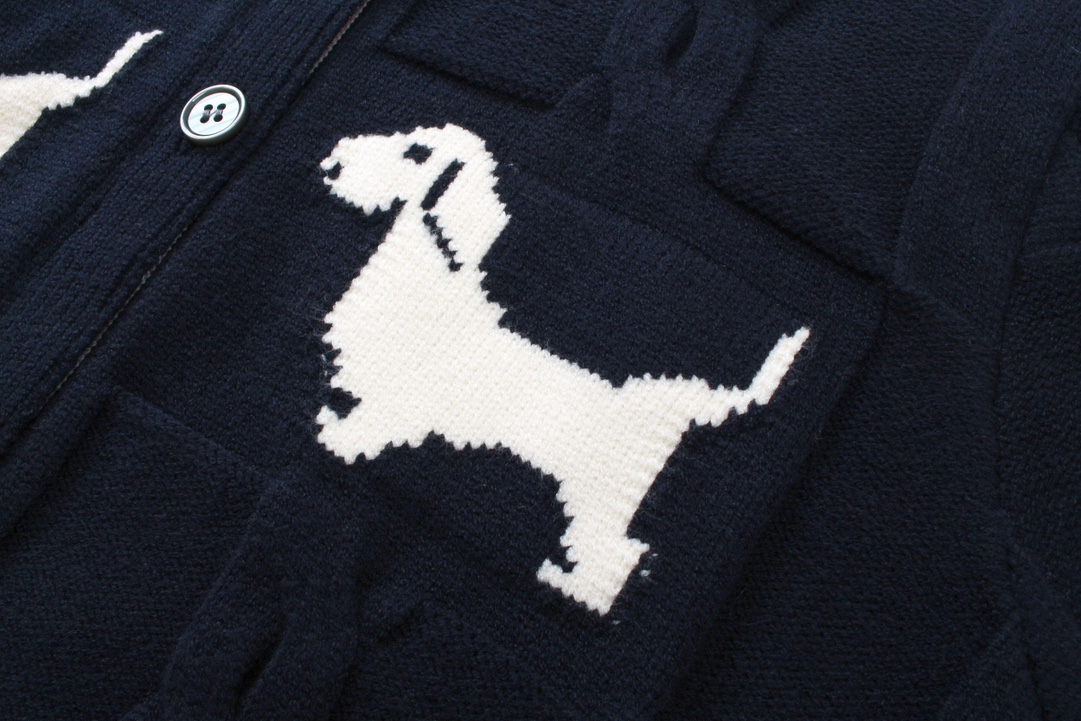 Tom Browne’s New Female Uniform with Pup and Tweed Details - 图片 6
