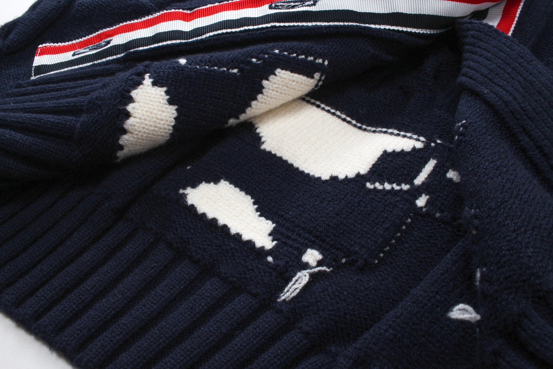 Tom Browne’s New Female Uniform with Pup and Tweed Details - 图片 7