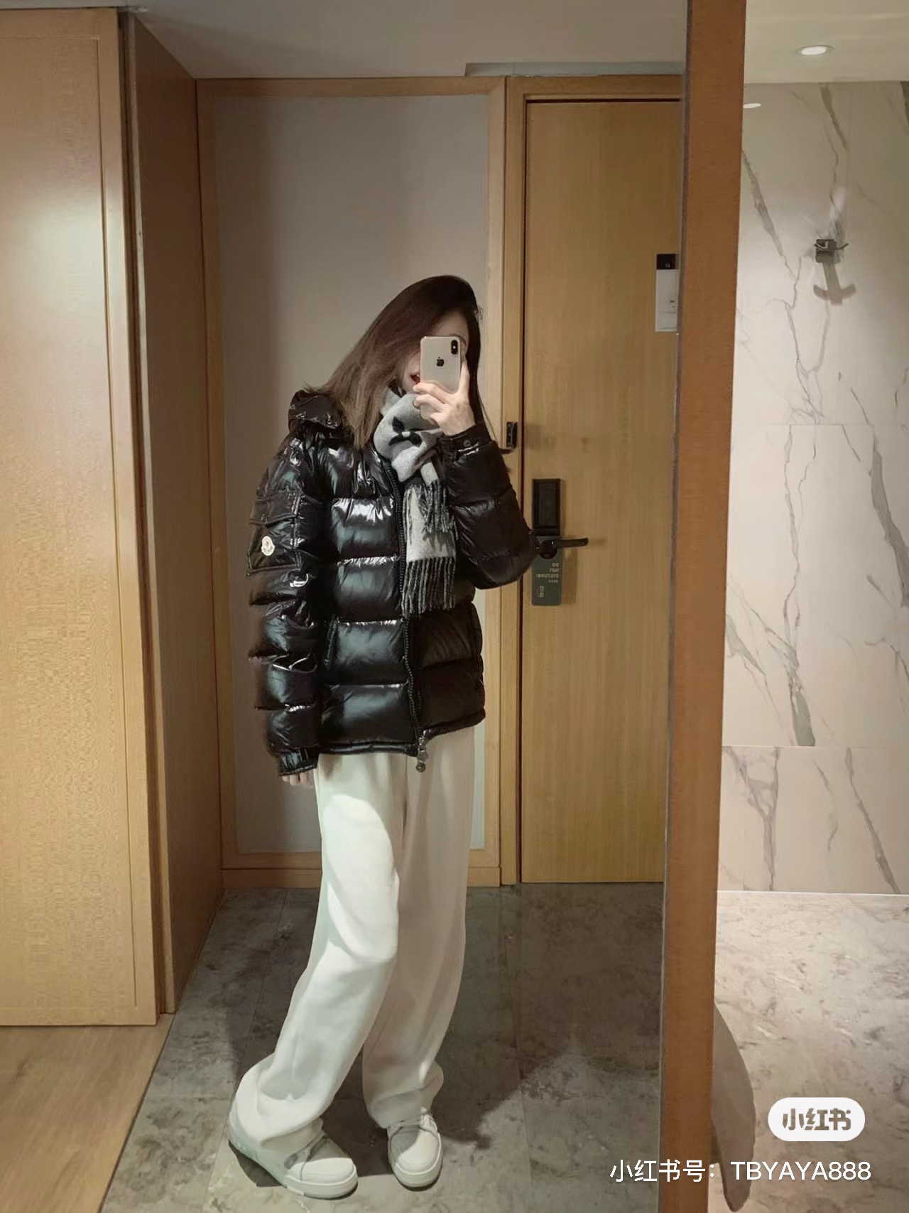 Moncler Maya: Classic Waterproof Puffy Jacket with Distinct Design and High Quality. - 图片 4