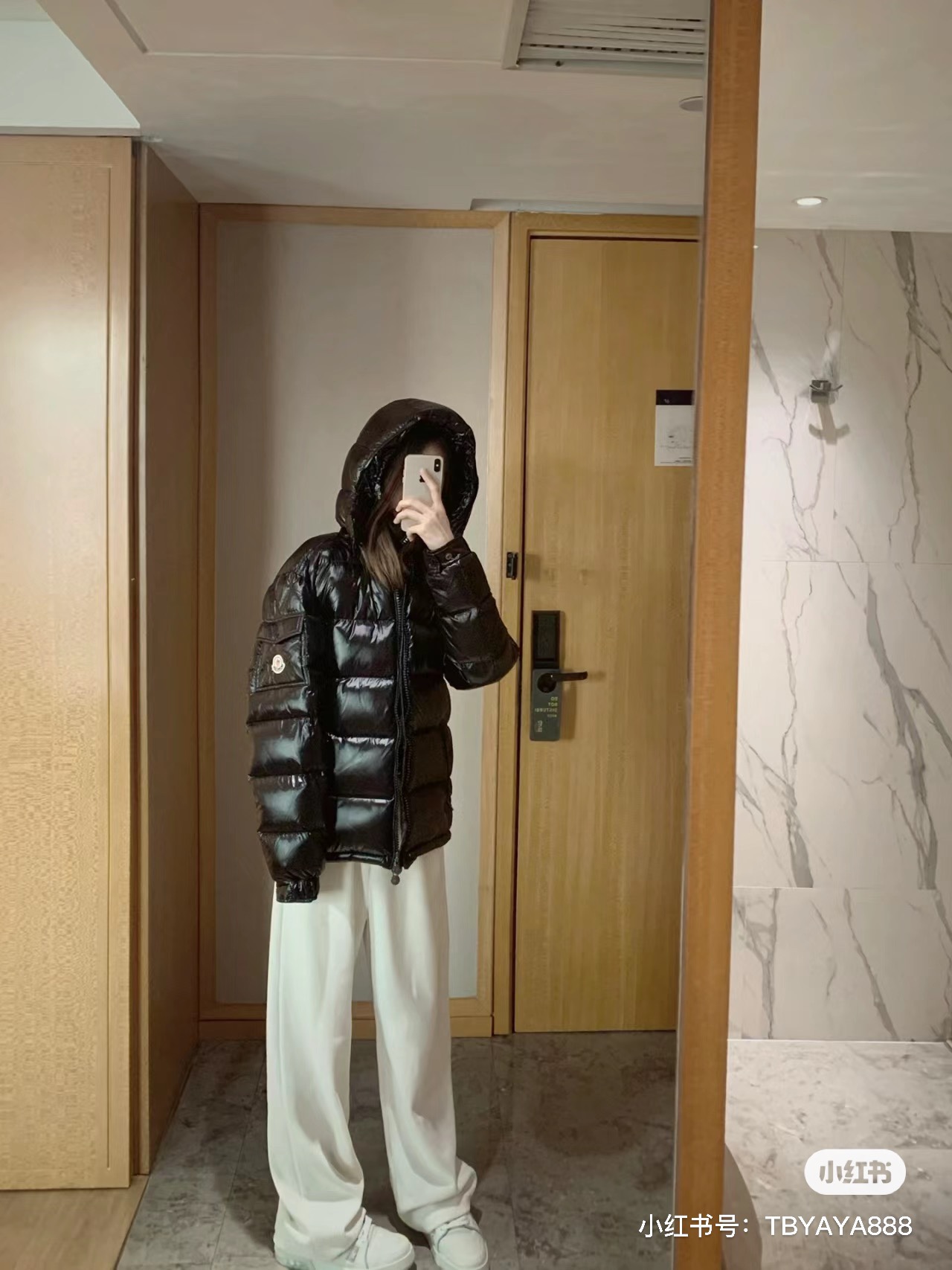 Moncler Maya: Classic Waterproof Puffy Jacket with Distinct Design and High Quality. - 图片 7