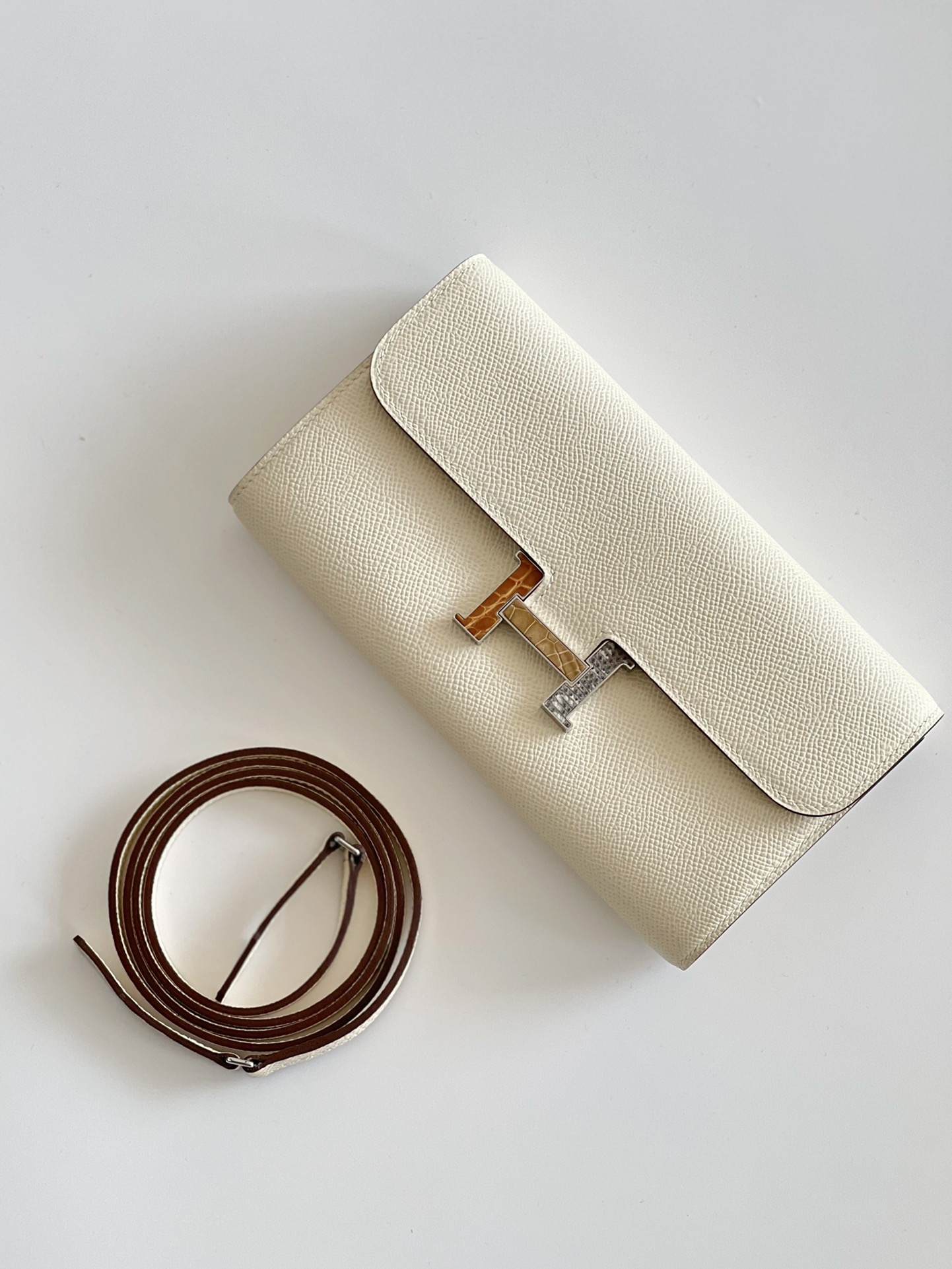 Hermes Constance Crossbody & Shoulder Bags White Calfskin Cowhide Epsom H0199198