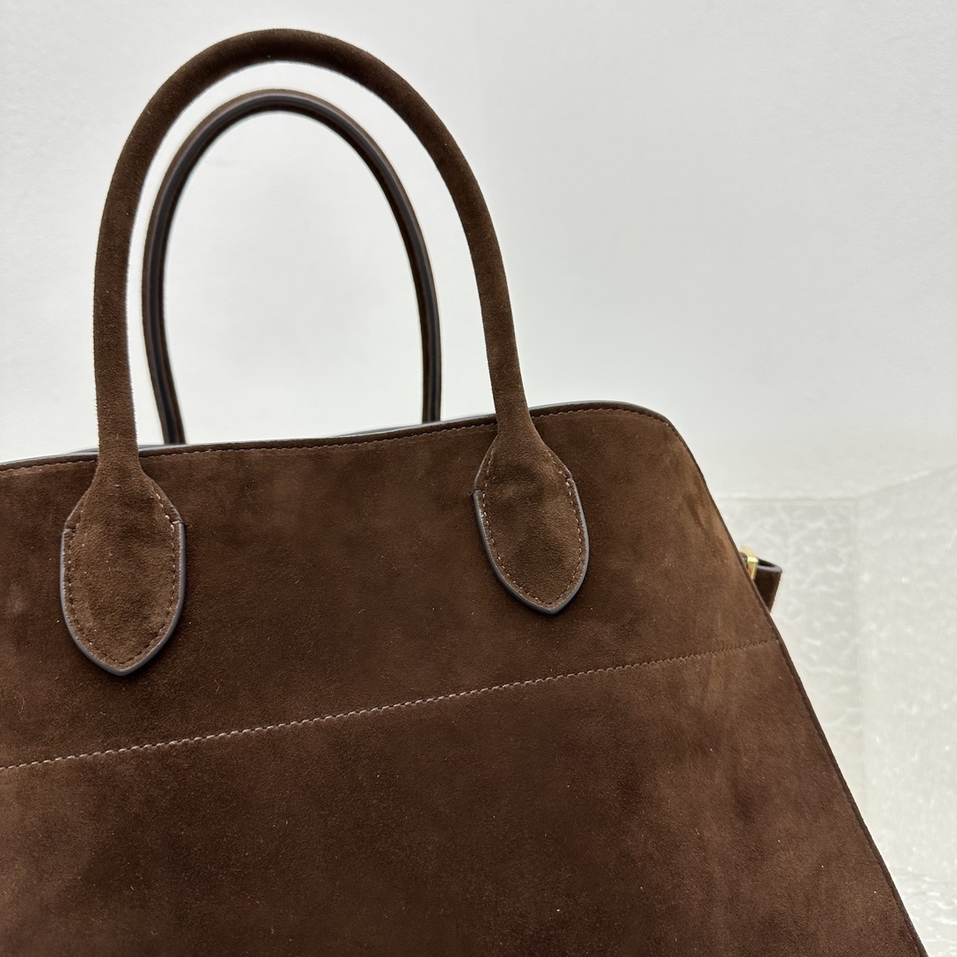 中号磨砂深棕Margaux15系列品牌在极简设计上的功力线条干净尽管没有什么logo印花的加持但整体高级