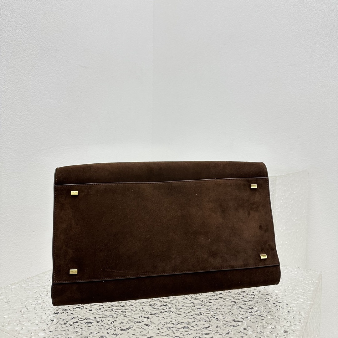 中号磨砂深棕Margaux15系列品牌在极简设计上的功力线条干净尽管没有什么logo印花的加持但整体高级