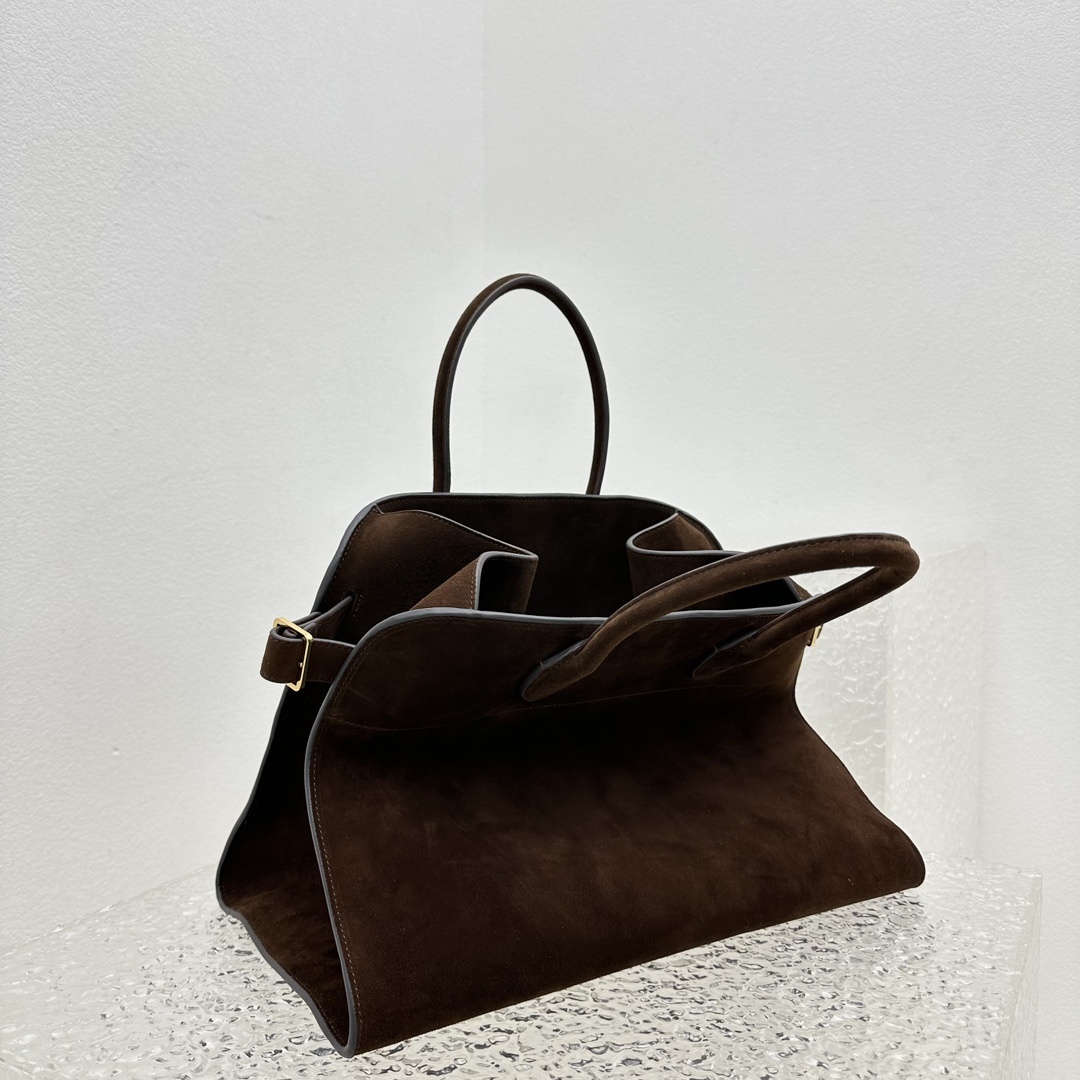 中号磨砂深棕Margaux15系列品牌在极简设计上的功力线条干净尽管没有什么logo印花的加持但整体高级