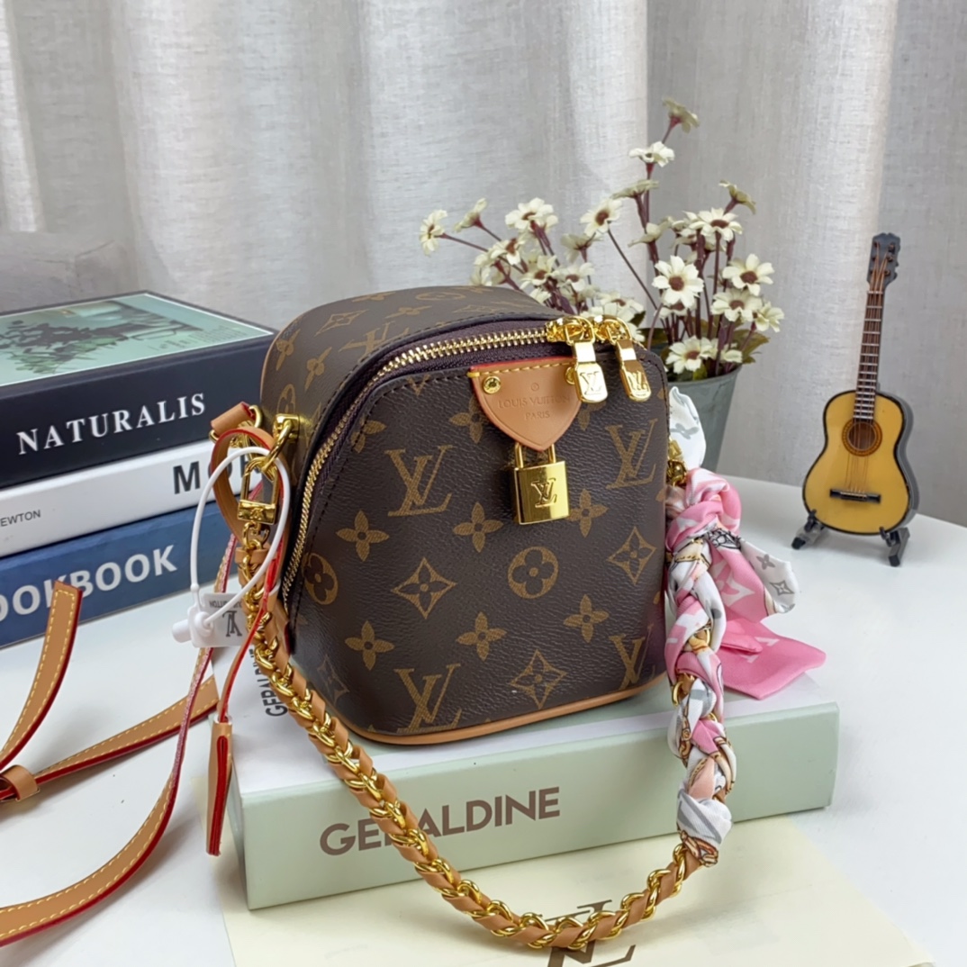 Louis Vuitton Online
 Crossbody & Shoulder Bags